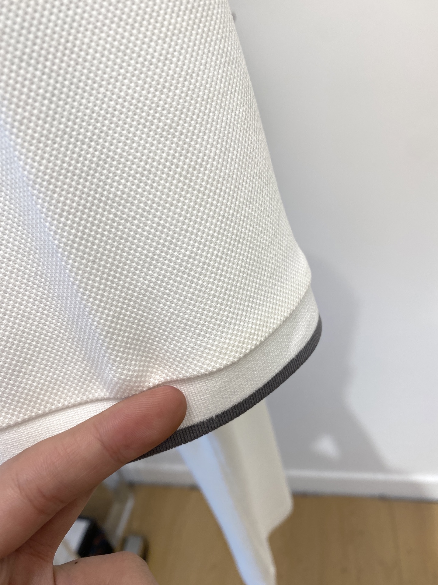 芬迪、2025最新款短袖T恤，帅气时尚，胸口精致刺绣字母logo，简约百搭款。面料棉 不仅挺括，保持潮流