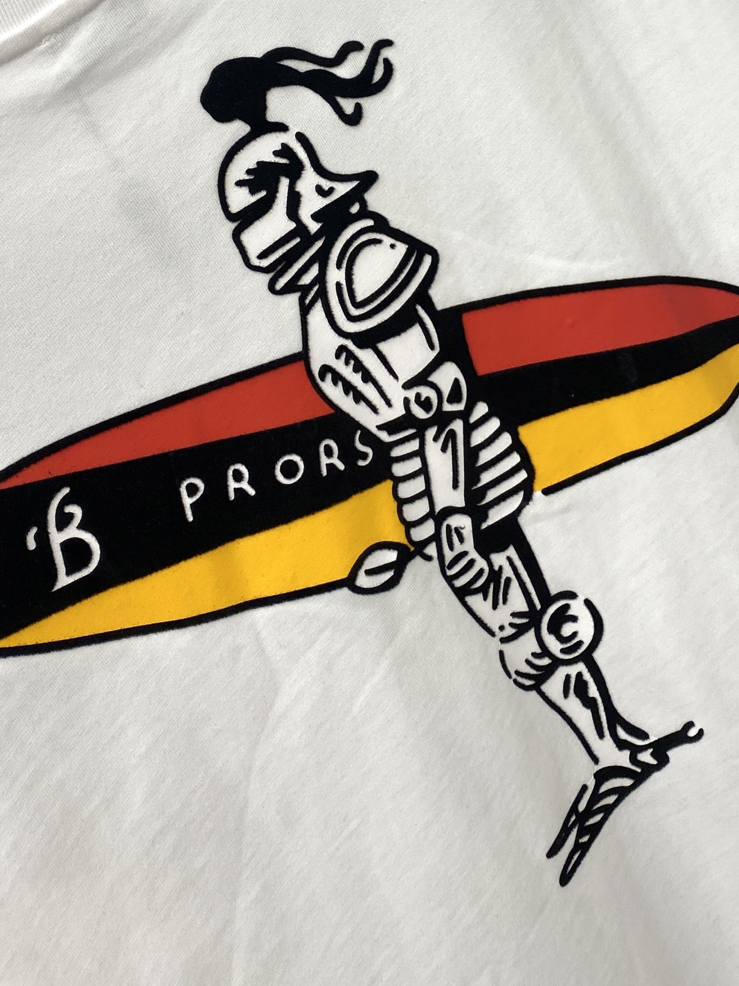 巴宝莉、2025最新款短袖T恤，帅气时尚，胸口精致刺绣字母logo，简约百搭款。面料棉 不仅挺括，保持潮