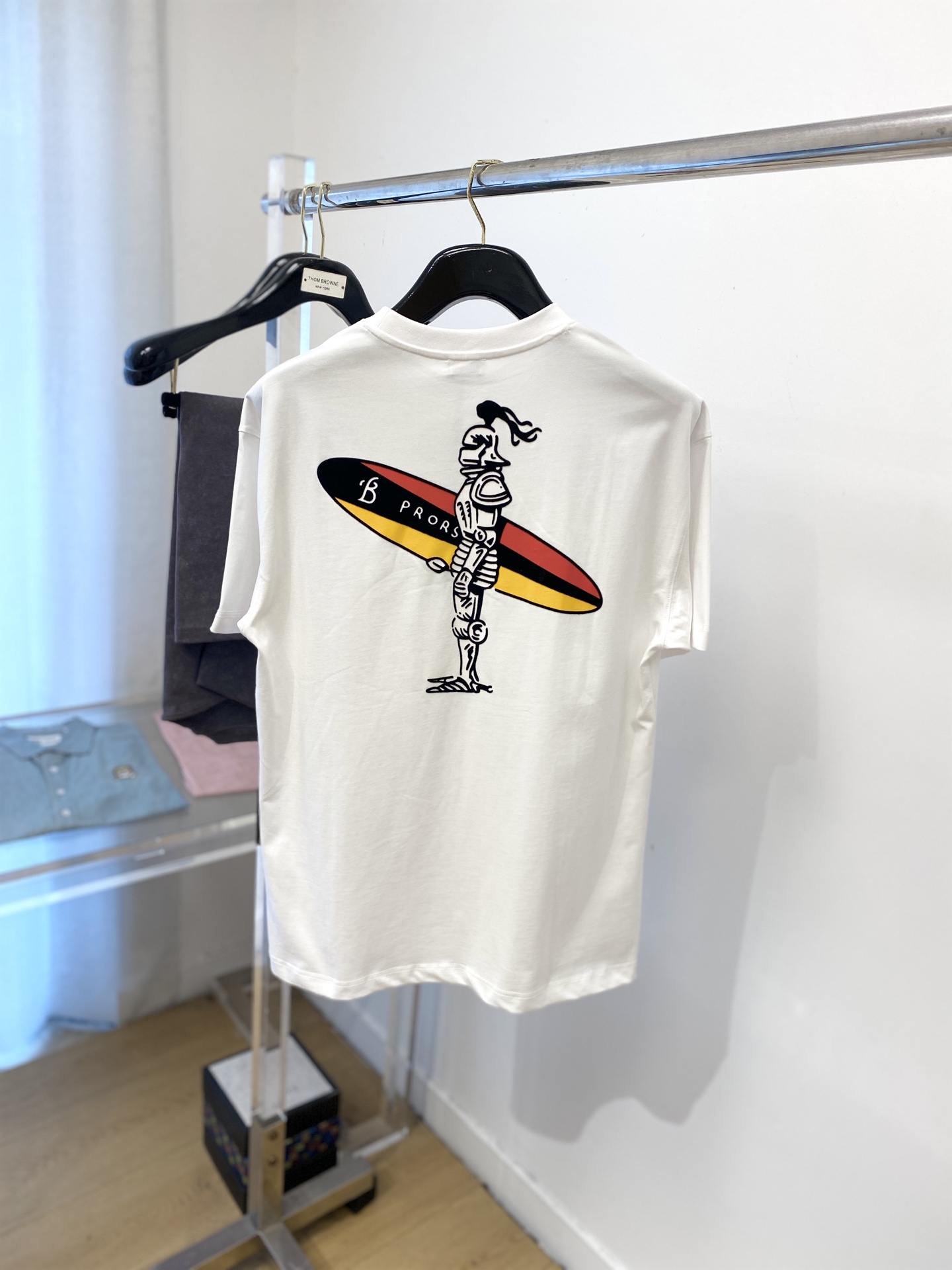 巴宝莉、2025最新款短袖T恤，帅气时尚，胸口精致刺绣字母logo，简约百搭款。面料棉 不仅挺括，保持潮