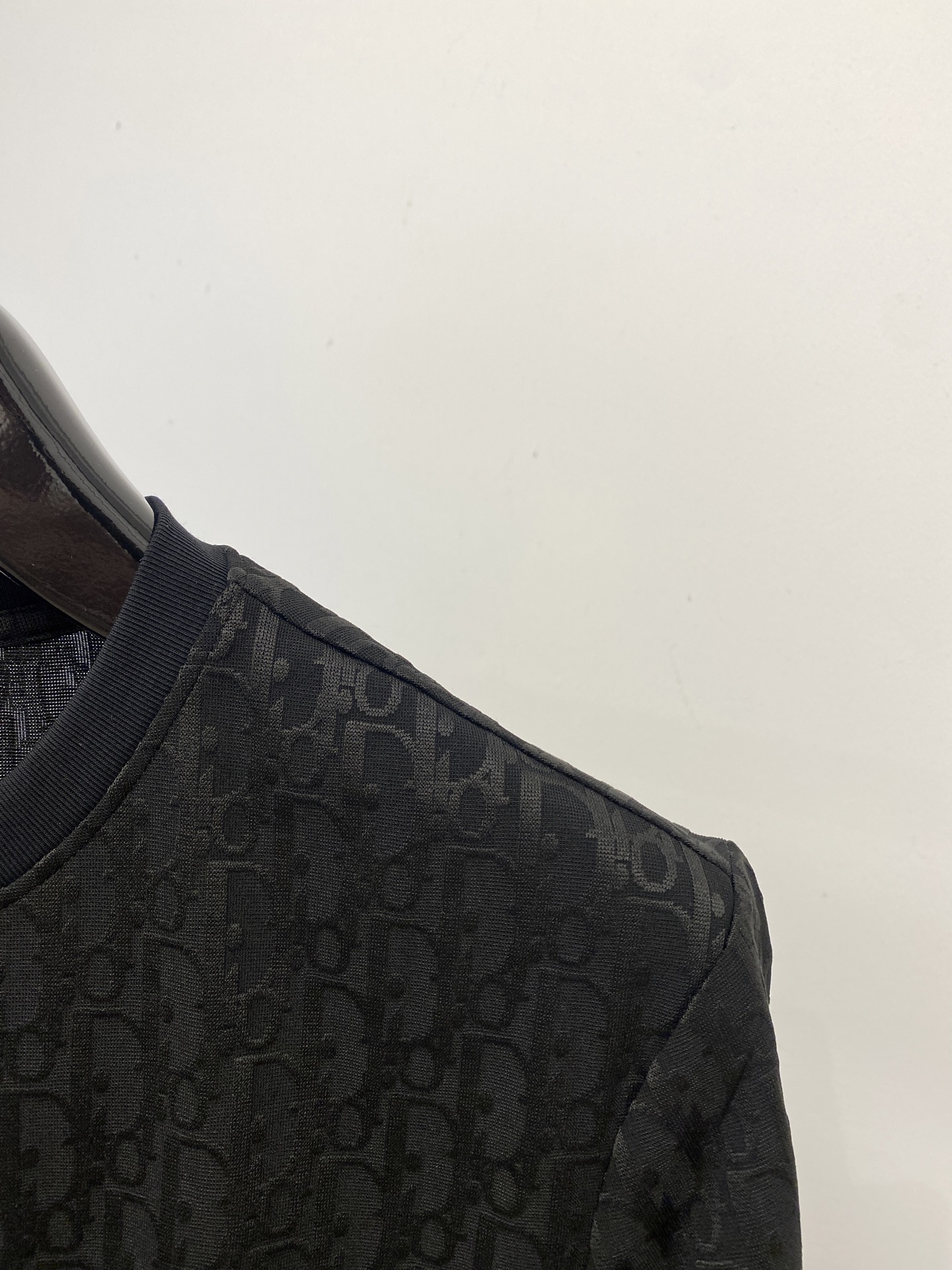 迪奥、2025最新款短袖T恤，帅气时尚，顶级数码定位定织字母logo，简约百搭款。面料棉 不仅挺括，保持