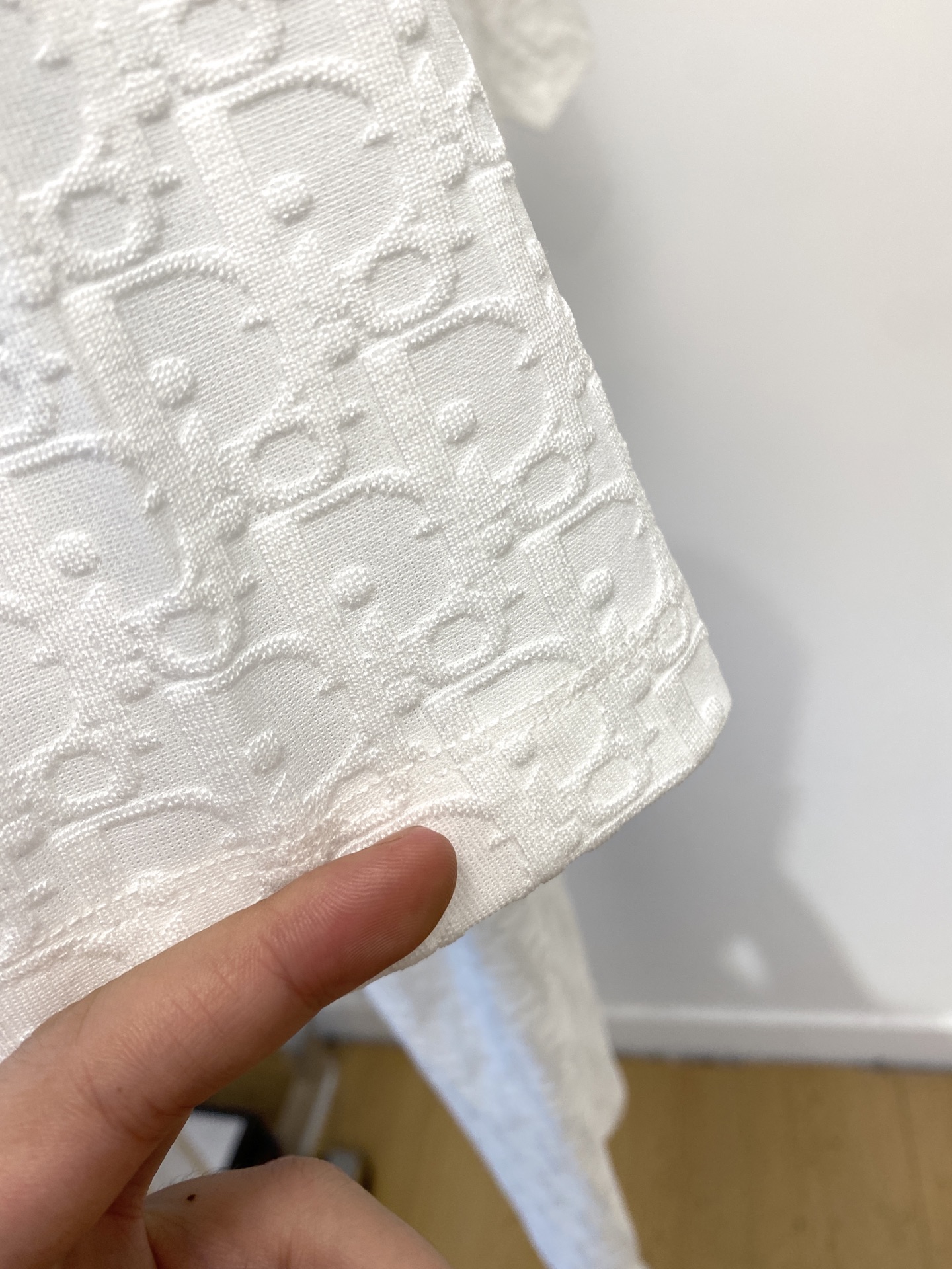 迪奥、2025最新款短袖T恤，帅气时尚，顶级数码定位定织字母logo，简约百搭款。面料棉 不仅挺括，保持