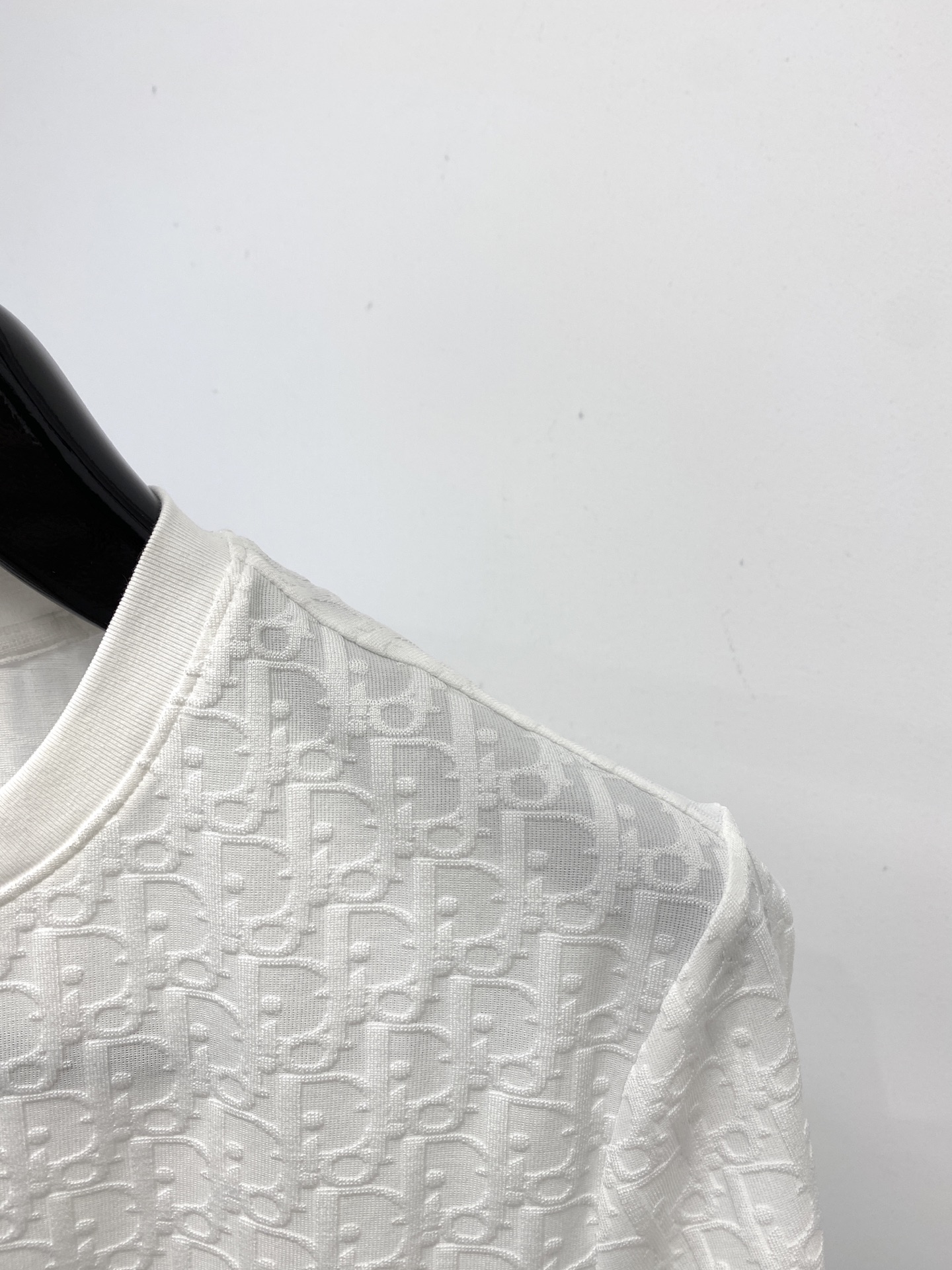 迪奥、2025最新款短袖T恤，帅气时尚，顶级数码定位定织字母logo，简约百搭款。面料棉 不仅挺括，保持