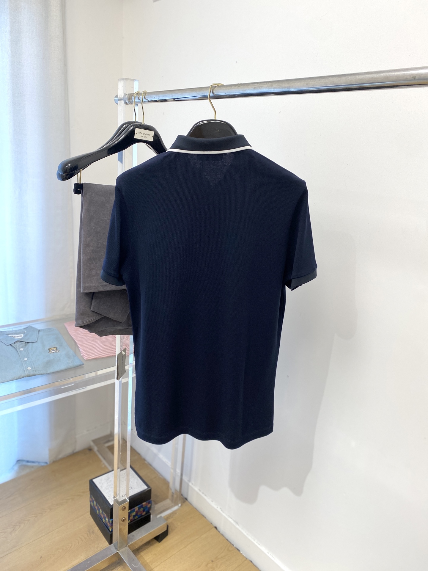 Kiton、2025最新款短袖T恤，帅气时尚，原版五金辅料logo，简约百搭款。面料棉 不仅挺括，保持潮