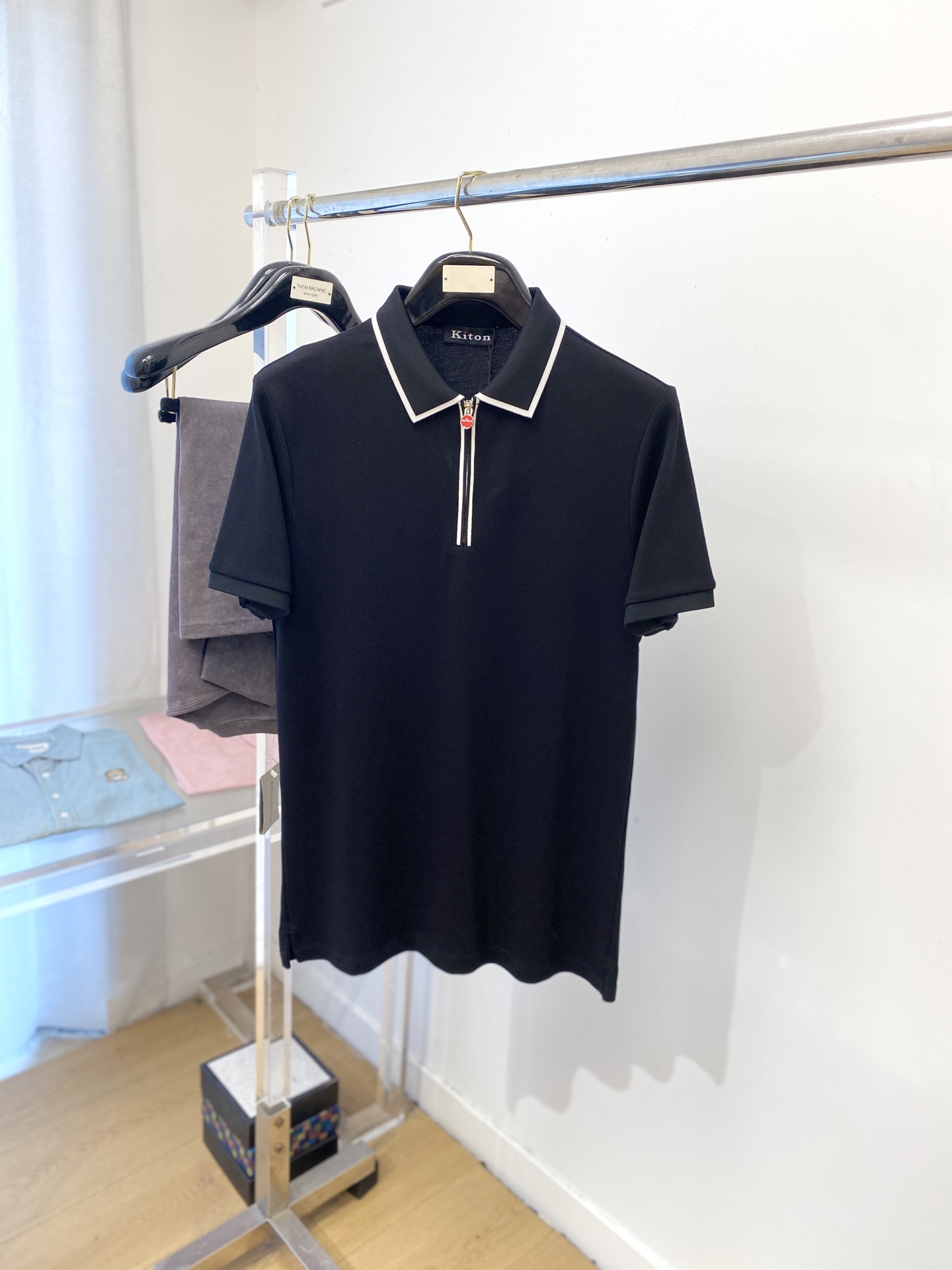 NO:472932,Kiton, 2025's latest short-sleeved T-shirt, handsome and fashionable, original hardware and auxiliary materials logo, simple and versatile style. Fabric cotton is not only crisp, maintains a fashionable silhouette, but also comfortable to wear, with more delicate yarn, and size M-3XL, T-shirt,tees, t-shirt,alexander wang19860909Kiton、2025最新款短袖T恤,帅气时尚,原版五金辅料logo,简约百搭款.面料棉 不仅挺括,保持潮流的廓形,又穿着舒适,纱织更细腻,码数 M-3XL,,T-shirt,tees，t-shirt,alexander wang,Men's clothing