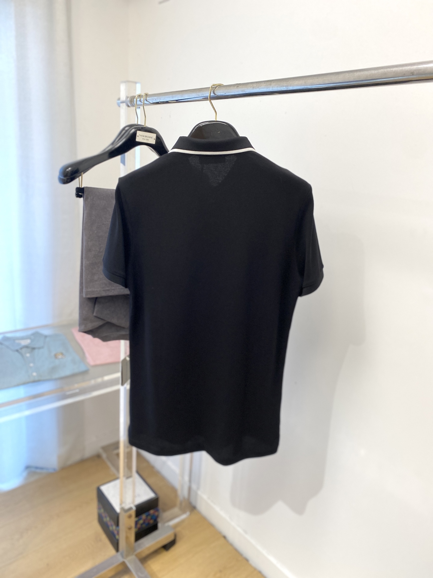 Kiton、2025最新款短袖T恤，帅气时尚，原版五金辅料logo，简约百搭款。面料棉 不仅挺括，保持潮