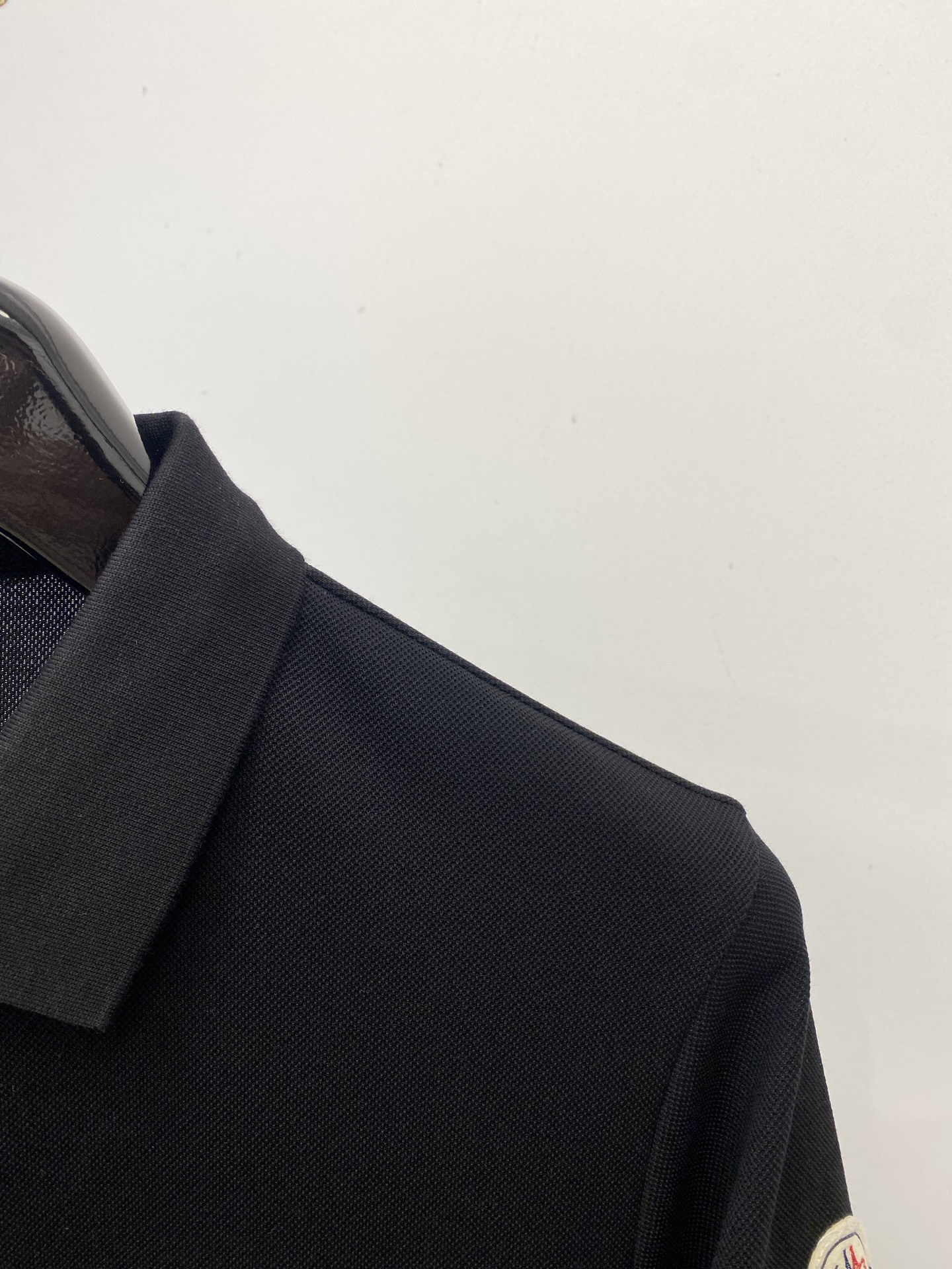 蒙口、2025最新款短袖T恤，帅气时尚，胸去精致刺绣字母logo，简约百搭款。面料棉 不仅挺括，保持潮流