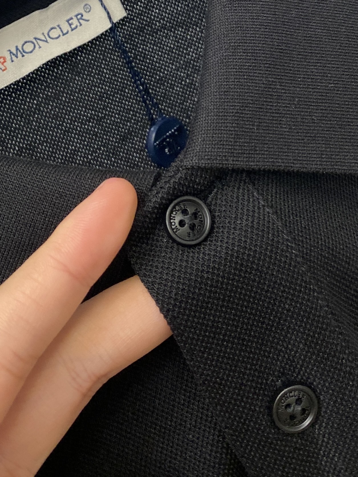 蒙口、2025最新款短袖T恤，帅气时尚，胸去精致刺绣字母logo，简约百搭款。面料棉 不仅挺括，保持潮流