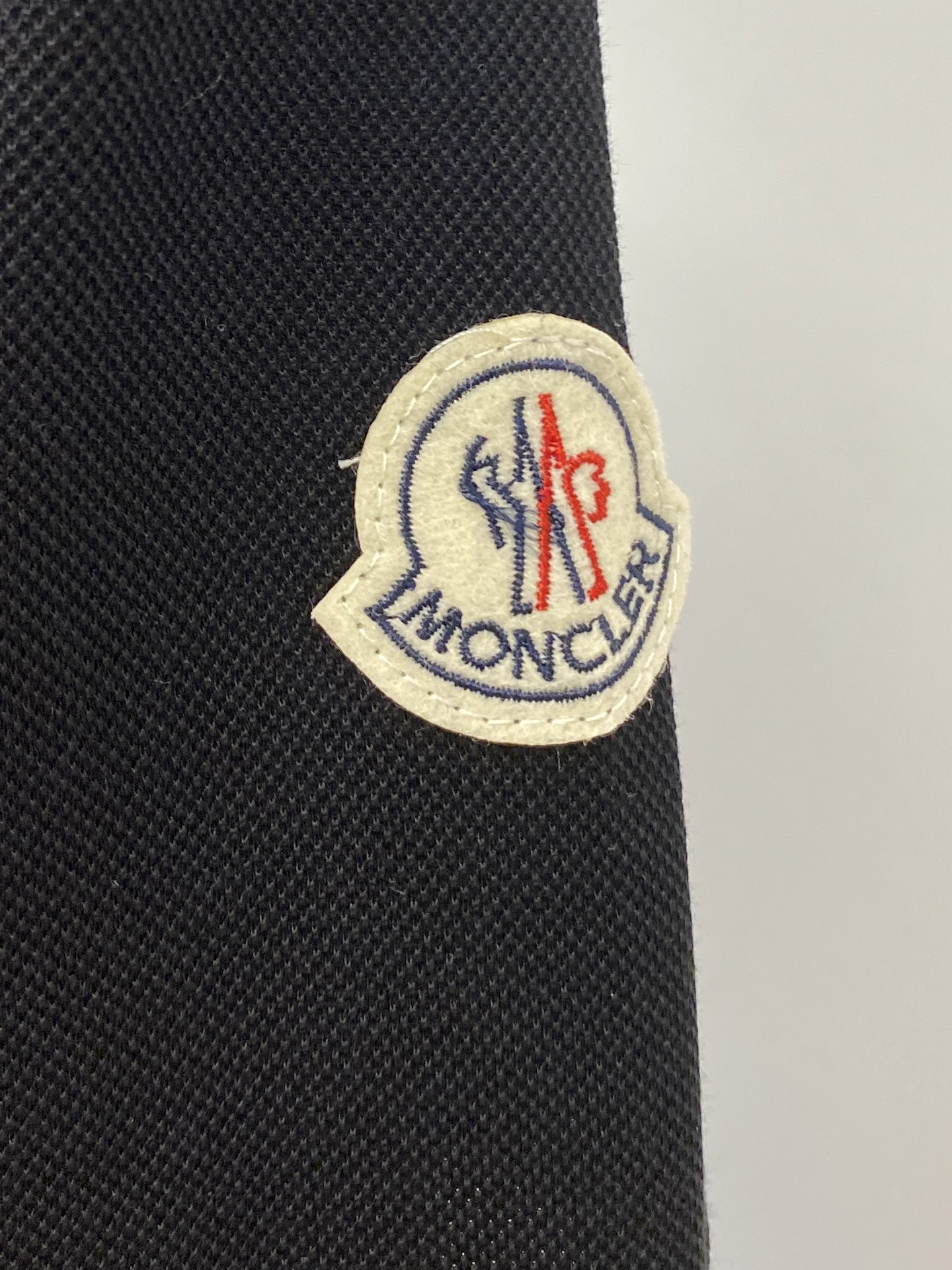 蒙口、2025最新款短袖T恤，帅气时尚，胸去精致刺绣字母logo，简约百搭款。面料棉 不仅挺括，保持潮流