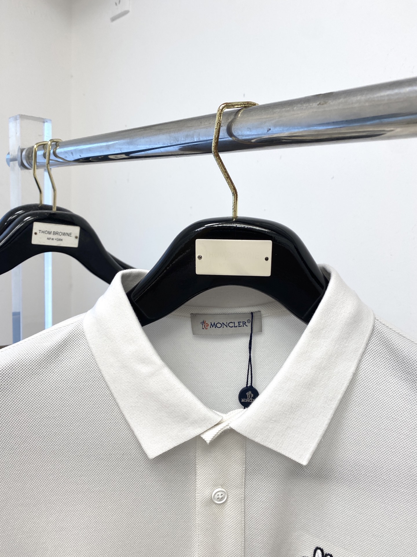 蒙口、2025最新款短袖T恤，帅气时尚，胸去精致刺绣字母logo，简约百搭款。面料棉 不仅挺括，保持潮流