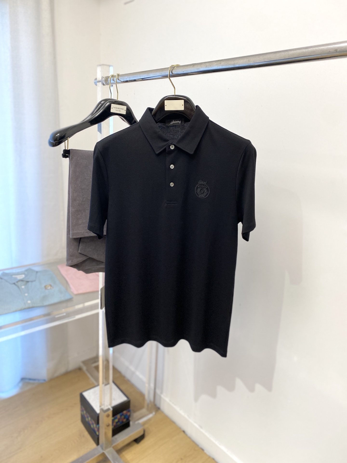 Buomi 时尚潮牌、2025最新款短袖T恤，帅气时尚，胸前精致刺绣图案字母logo，简约百搭款。面料棉