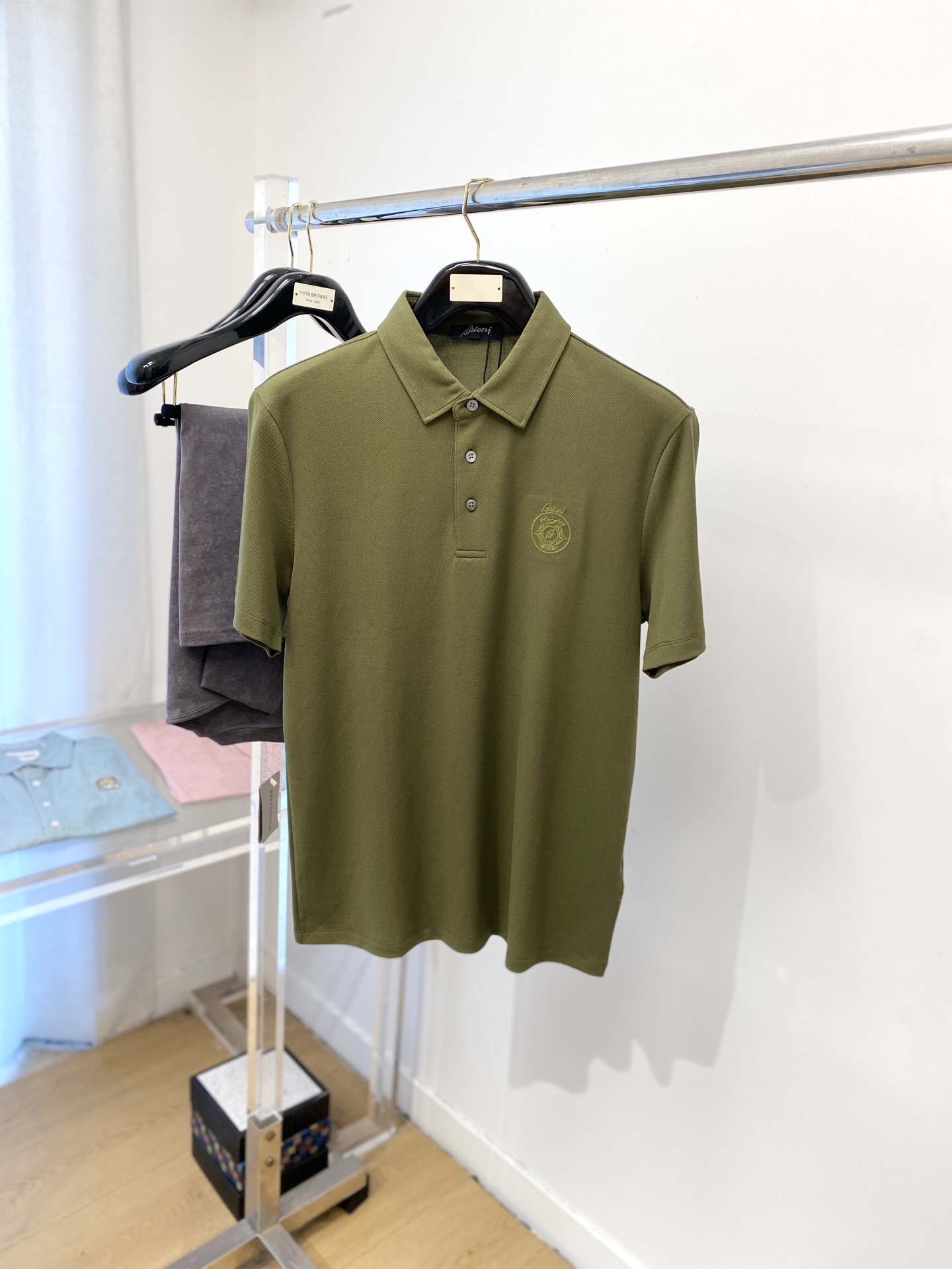 Buomi 时尚潮牌、2025最新款短袖T恤，帅气时尚，胸前精致刺绣图案字母logo，简约百搭款。面料棉