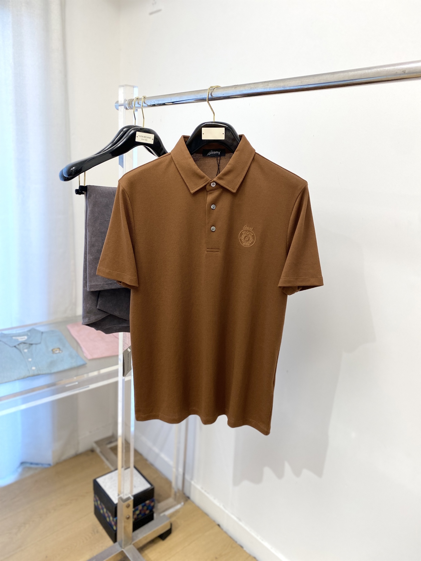 Buomi 时尚潮牌、2025最新款短袖T恤，帅气时尚，胸前精致刺绣图案字母logo，简约百搭款。面料棉