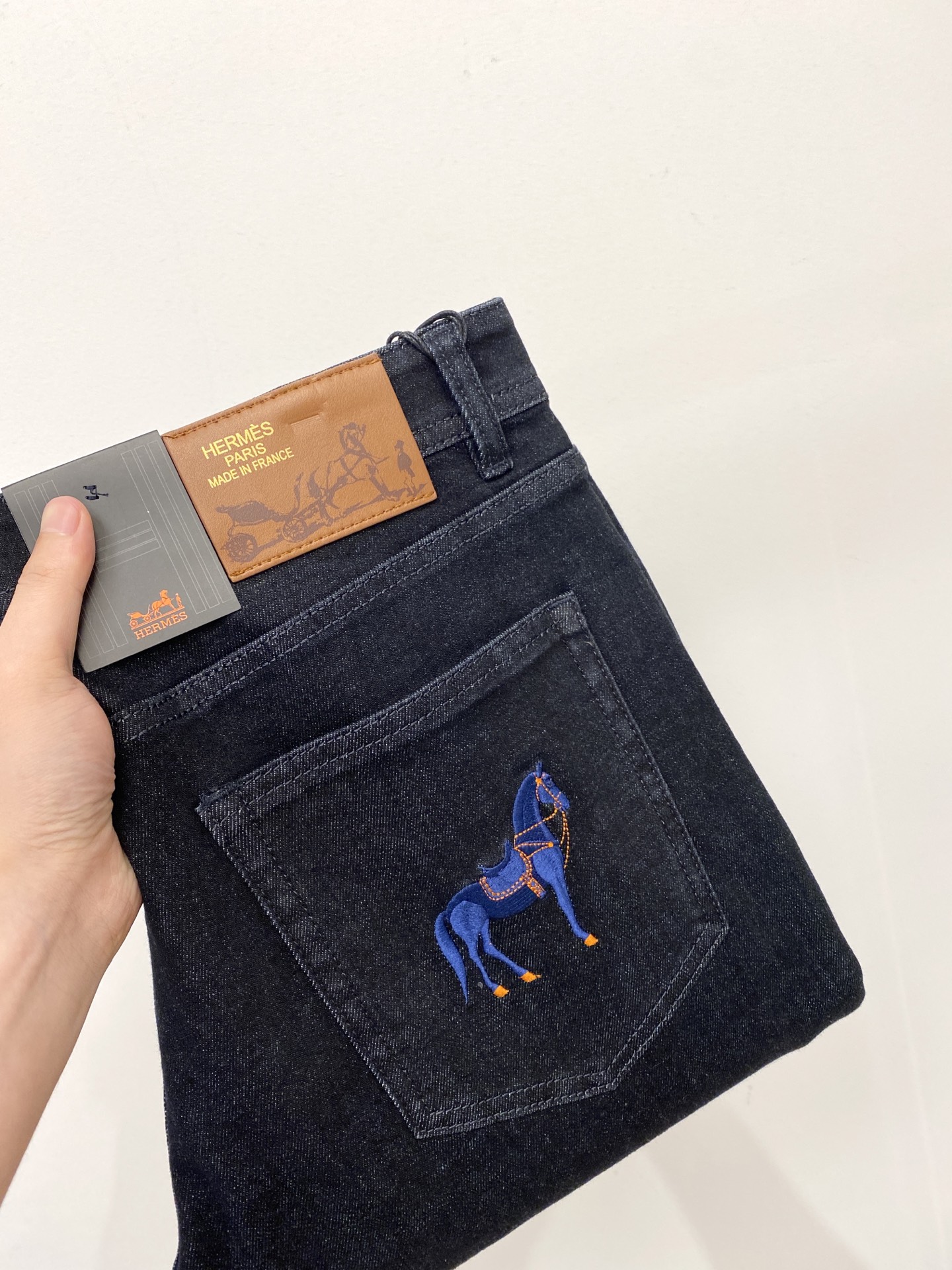 Emass 2025 Latest Synchronized Cabinets and Water-Washing Leisure Jeans Collection - 图片 1
