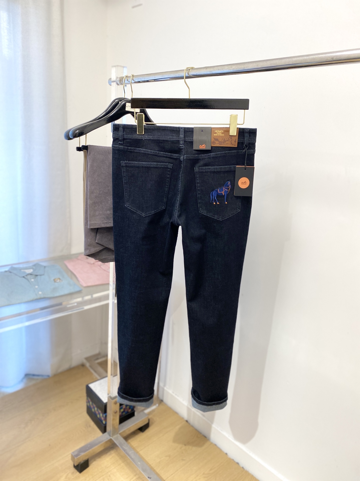 Emass 2025 Latest Synchronized Cabinets and Water-Washing Leisure Jeans Collection - 图片 9