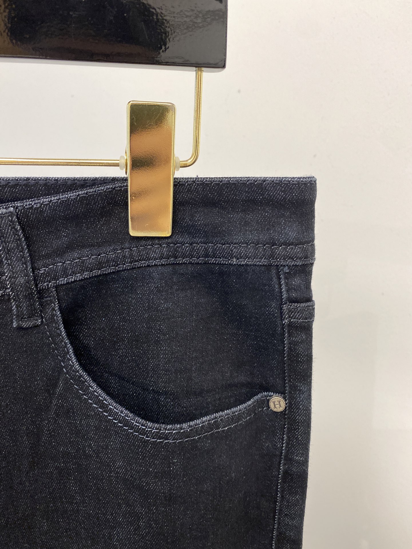 Emass 2025 Latest Synchronized Cabinets and Water-Washing Leisure Jeans Collection - 图片 4