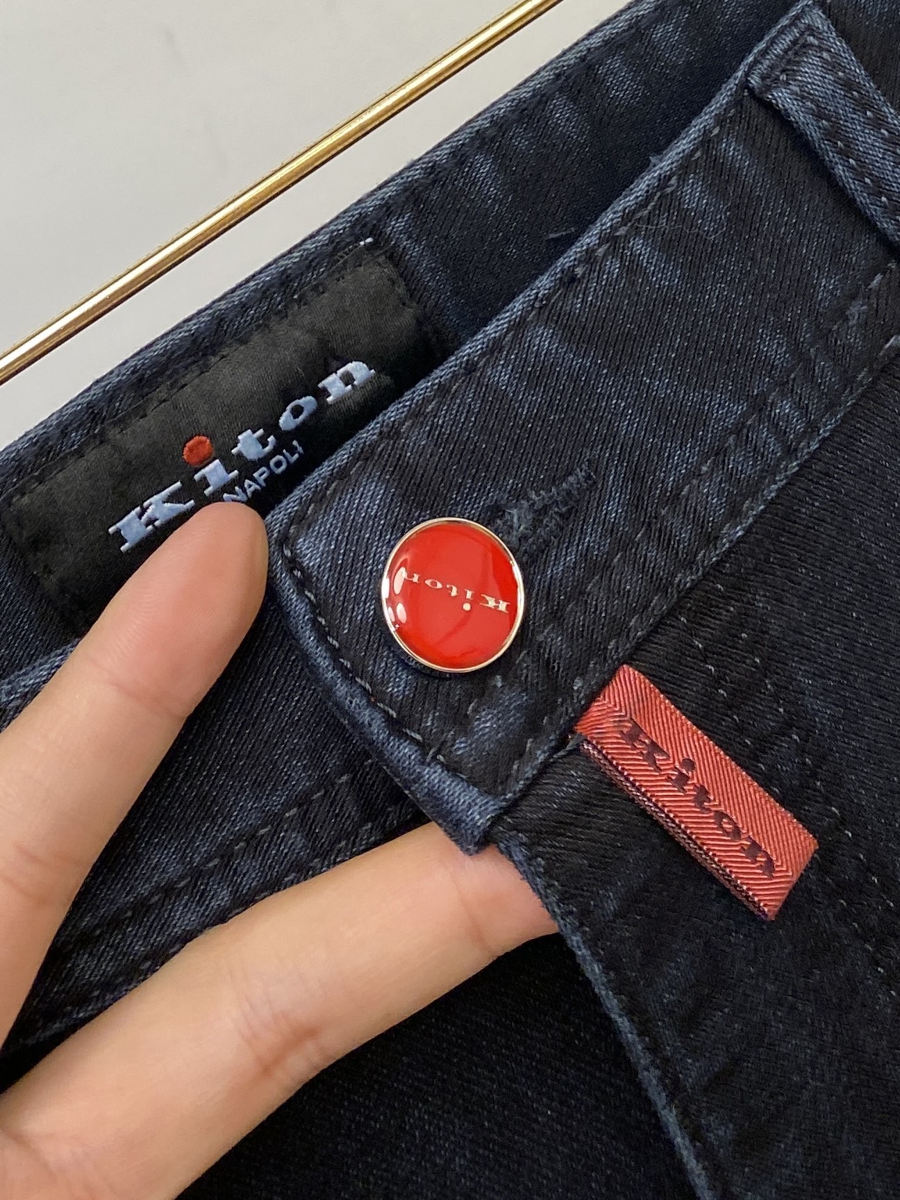 2025 Latest Kiton Recreational Jeans with Water-Washed Fabric and Original Hardware Decorator Logo - 图片 6