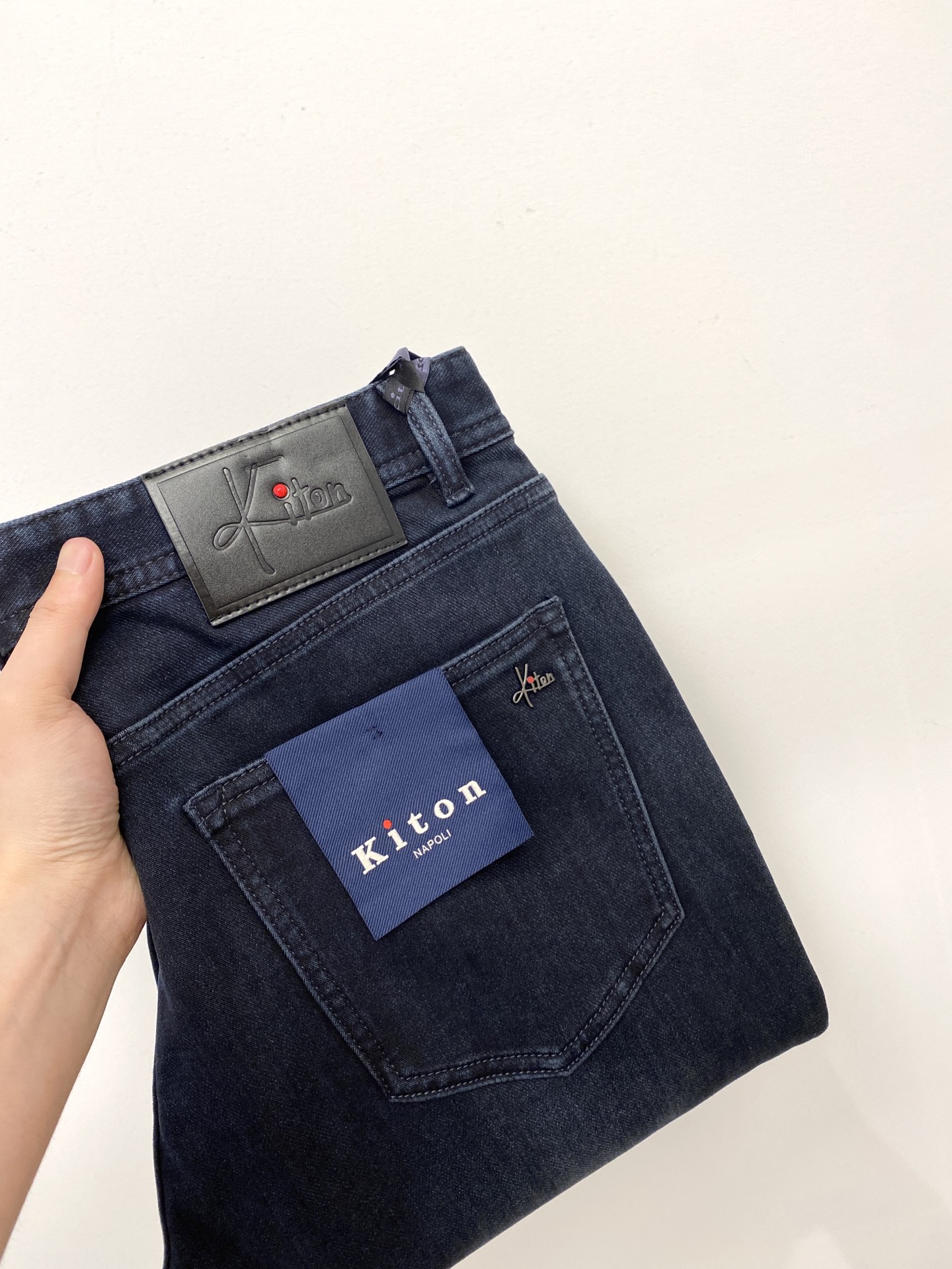 2025 Latest Kiton Recreational Jeans with Water-Washed Fabric and Original Hardware Decorator Logo
