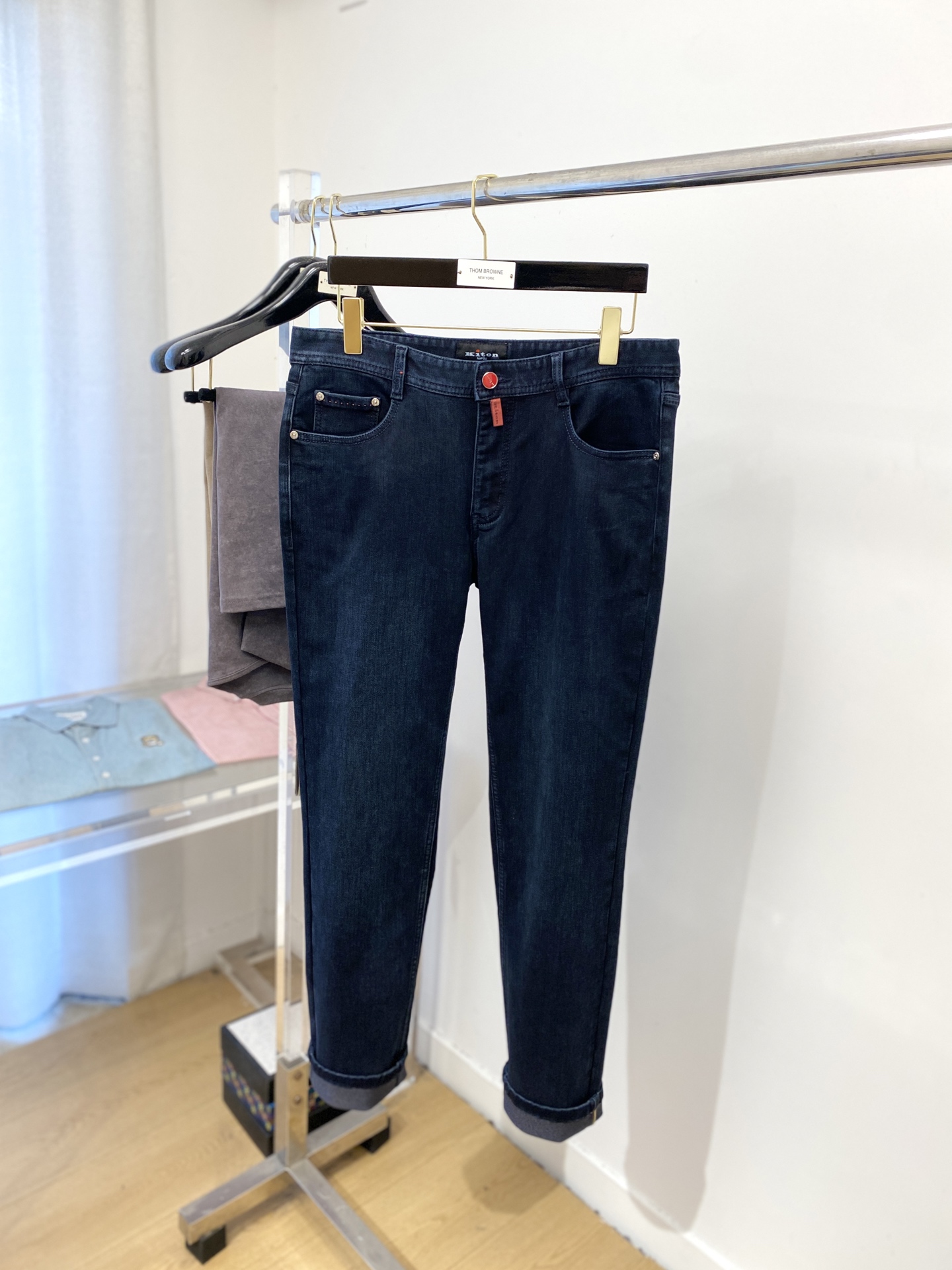 2025 Latest Kiton Recreational Jeans with Water-Washed Fabric and Original Hardware Decorator Logo - 图片 2