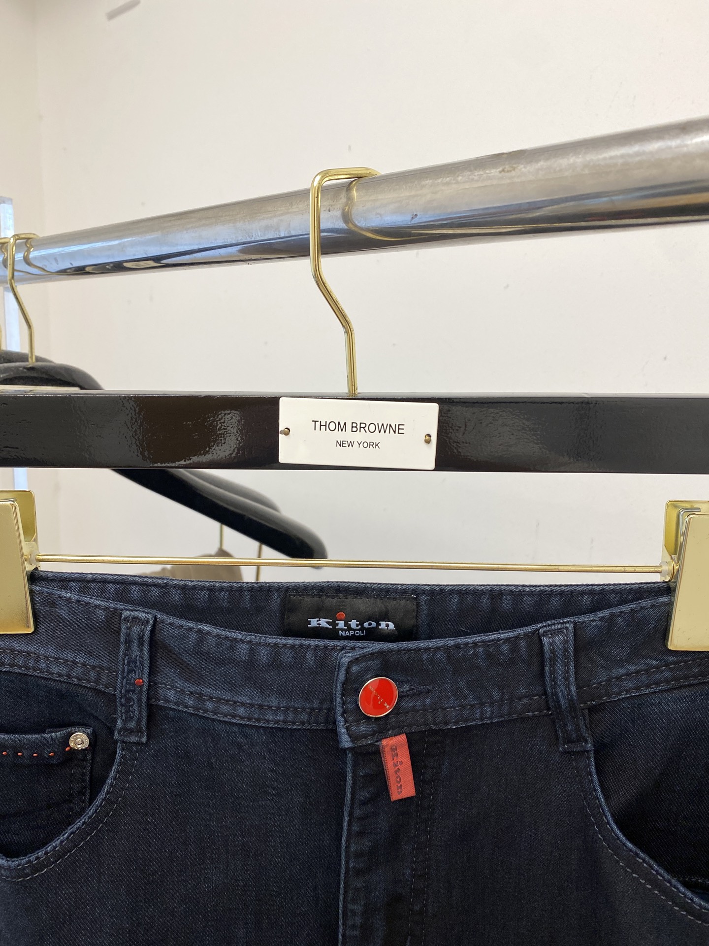 2025 Latest Kiton Recreational Jeans with Water-Washed Fabric and Original Hardware Decorator Logo - 图片 3