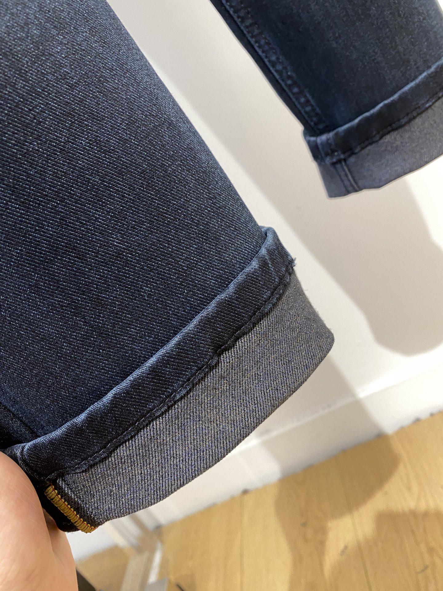 2025 Latest Kiton Recreational Jeans with Water-Washed Fabric and Original Hardware Decorator Logo - 图片 7