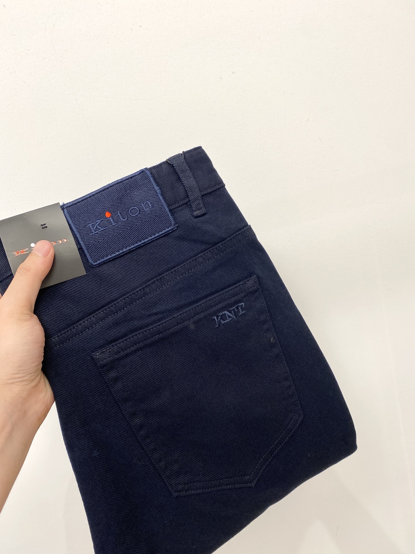 “Kiton 2025 Latest Water-Washed Recreational Jeans: Comfort, Elasticity, and Style”