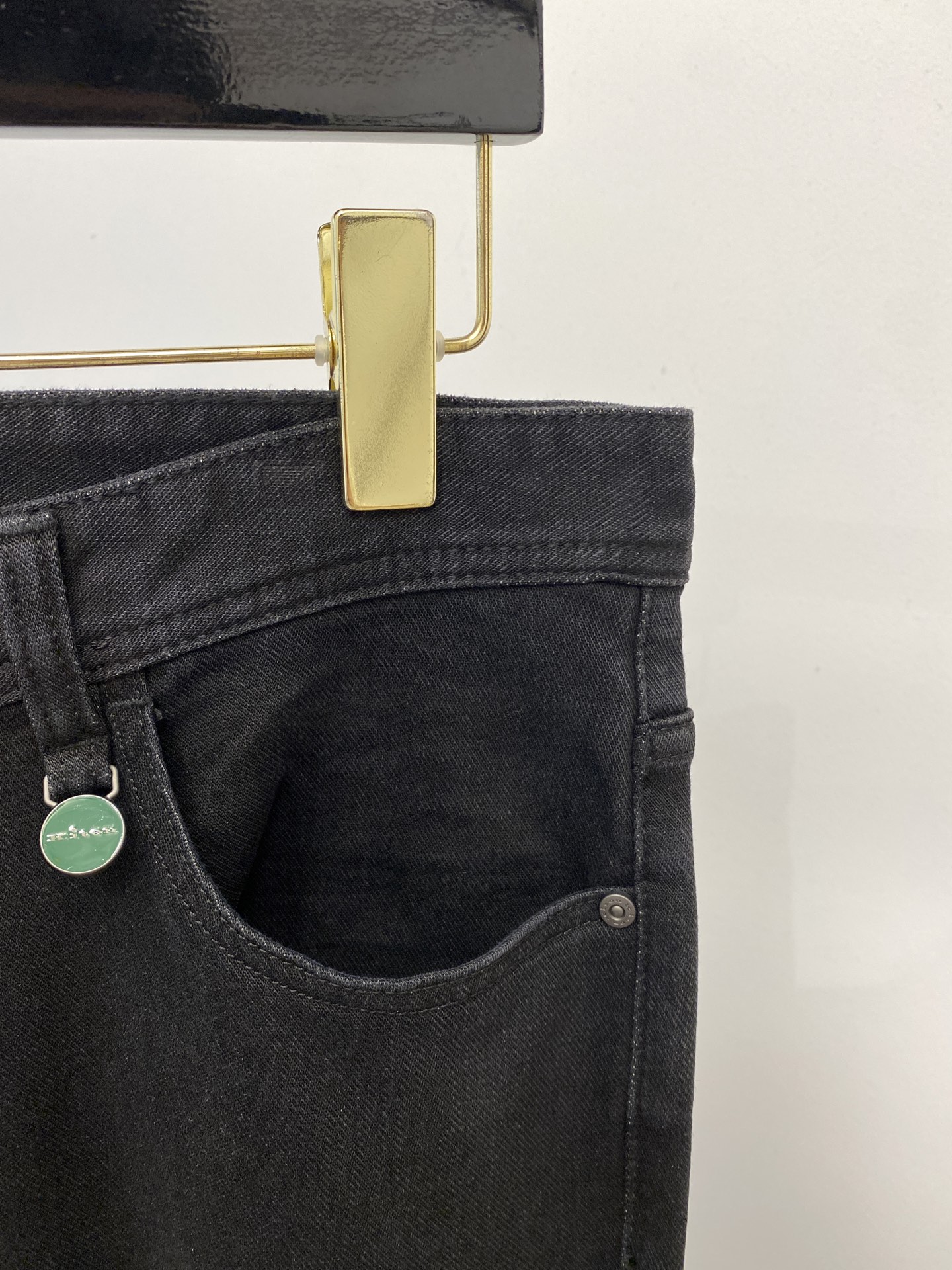 Kiton 2025 Latest Water-Washed Recreational Jeans with Original Hardware and Comfortable Fabric - 图片 4