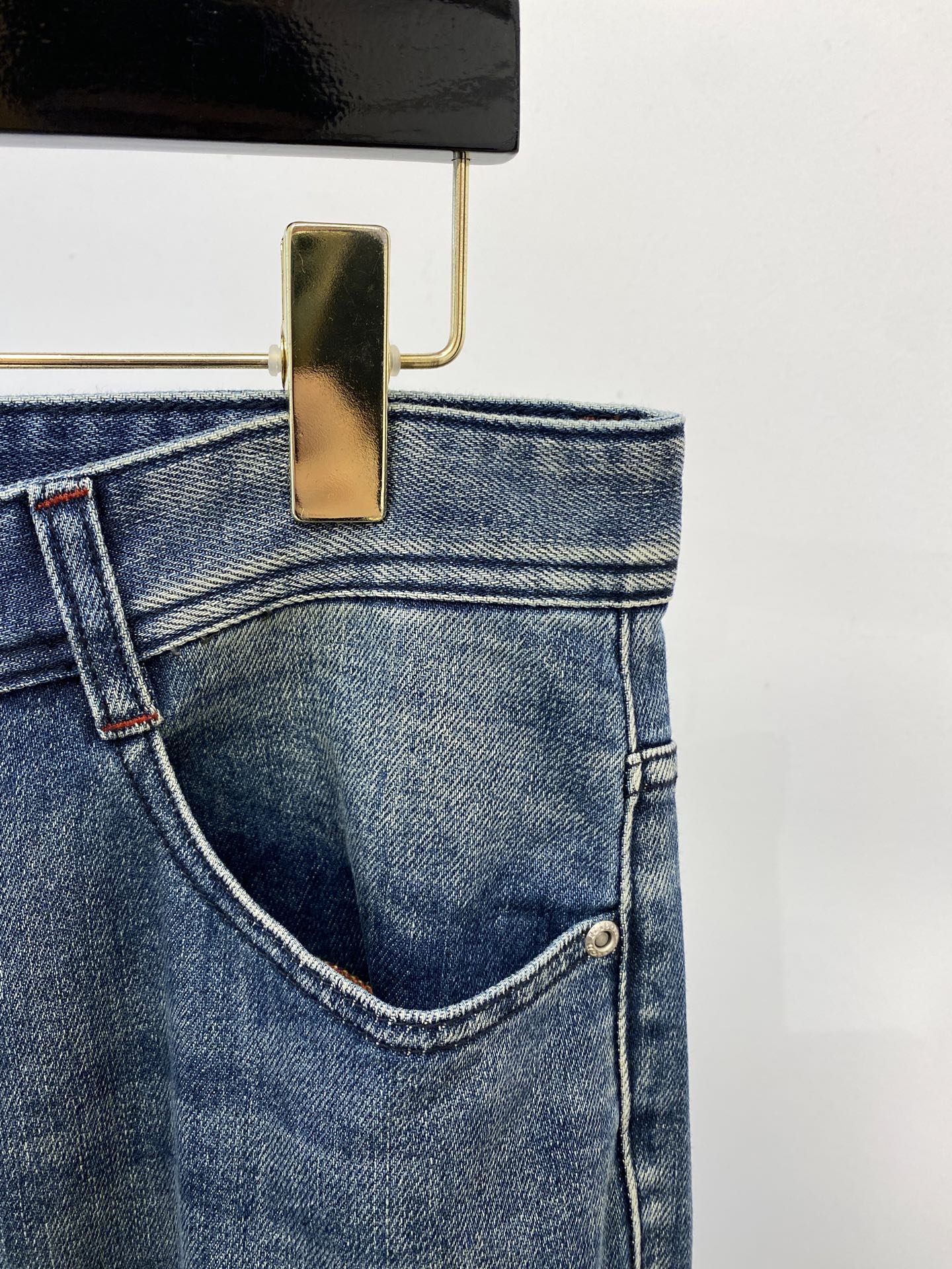 Kiton 2025 Latest Recreational Jeans: Water-Washed Fabric, Comfort, Original Hardware, Top-Fashion Quality - 图片 4