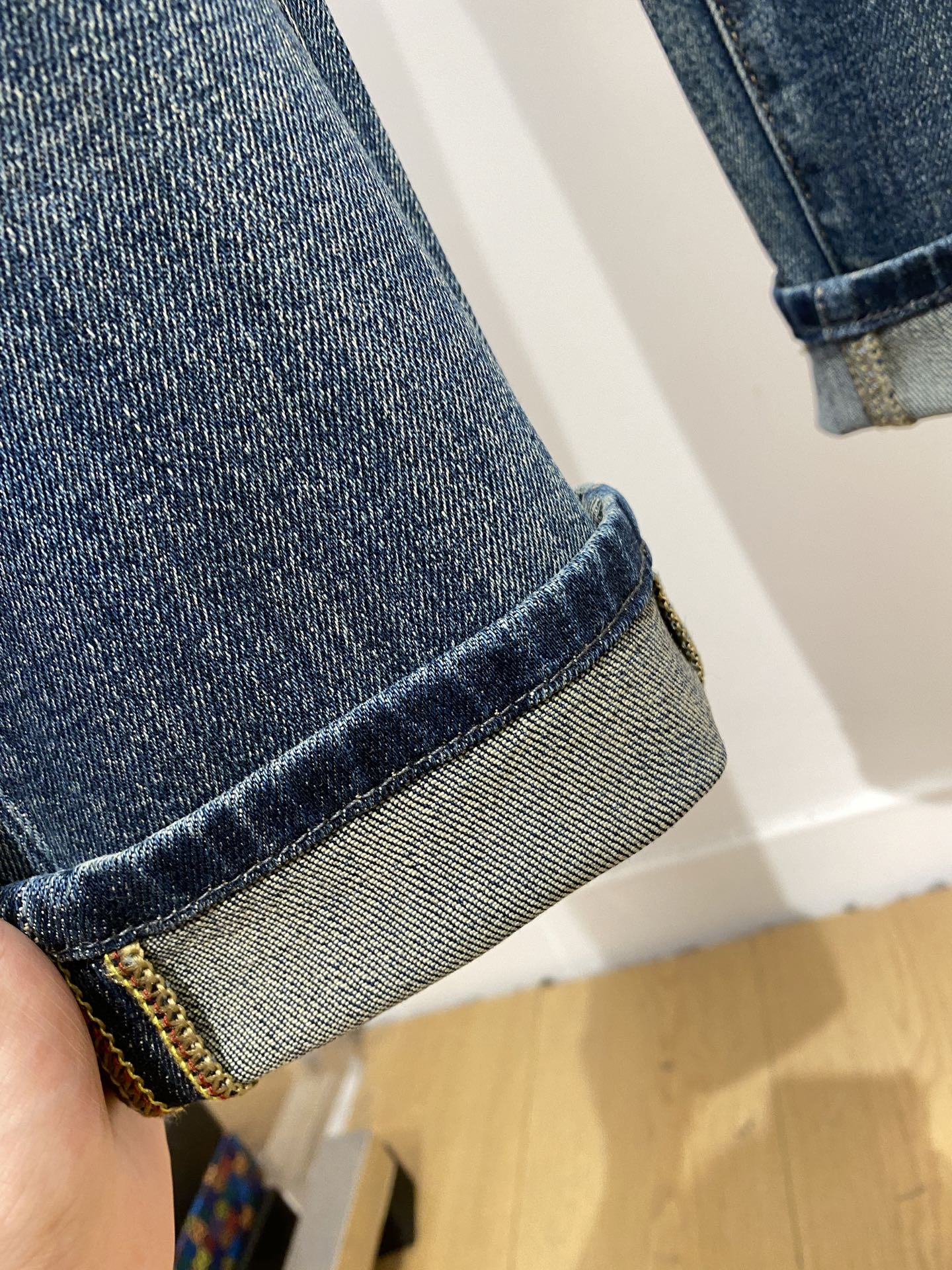Brunello Cucinelli 2025 Latest Jeans Collection: Original Water-Washing Fabric and Hardware Details - 图片 7