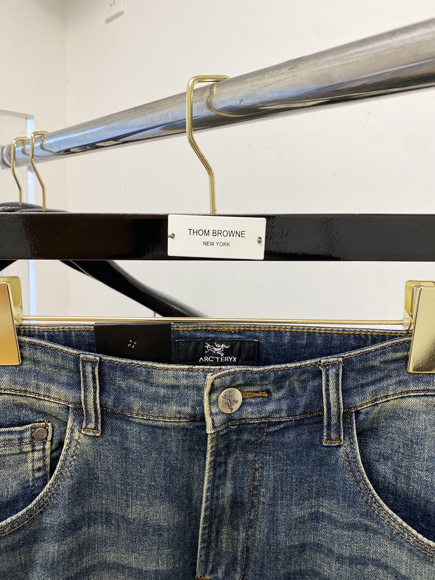 2025 Latest Original Jeans with High Quality and Fashionable Designs - 图片 3