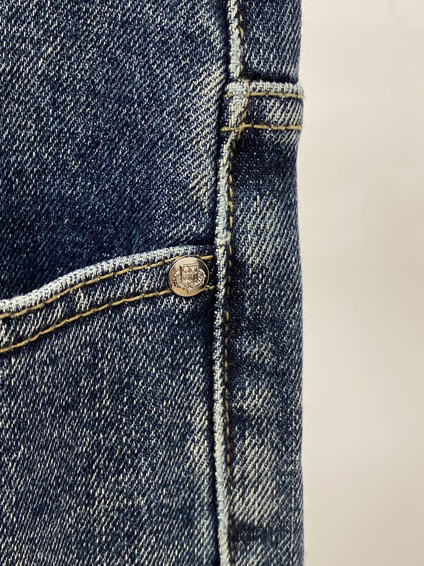 Fashionable Water-Cleaning Jeans with Original Fabric and Hardware: L.P. 2025 Collection - 图片 5