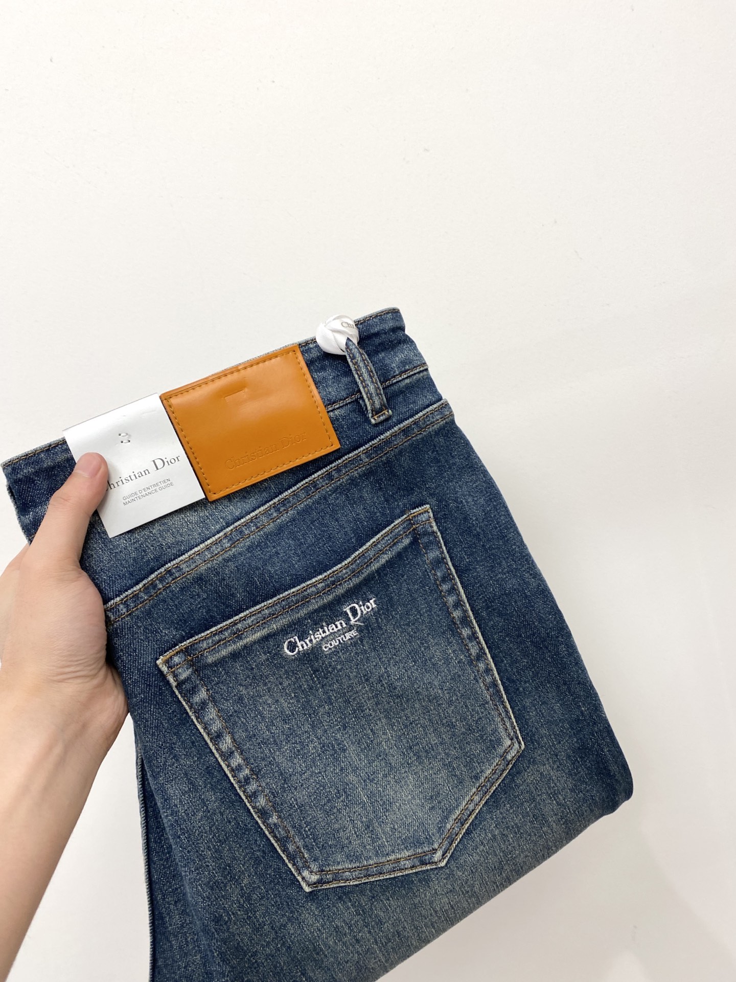 NO:472946,Dior, 2025 latest products, special counters are available at the same time, original singles, washable casual jeans, imported original washing elastic fabric, comfortable and elastic, original hardware and auxiliary decorative logo, super positive style, extremely high grade, counter quality, fashionable and stylish upper body, 29-38,,dior,jeans,alexander wang19860909迪奥、2025最新品,专柜同步有售,原单狠货,水洗休闲牛仔裤,进口原版水洗弹力面料,舒适有弹性,原版五金辅料装饰logo,版型超正,档次极高,专柜品质,上身时尚有型,码数29-38,,dior,jeans,alexander wang,Men's clothing