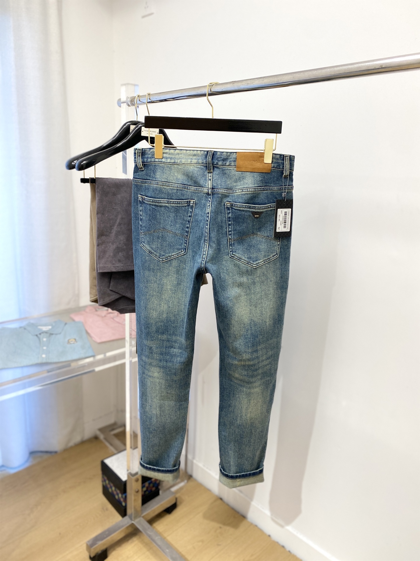 2025 Latest Single-Handed Water-Washed Jeans with Original Fabrics and Hardware - 图片 9