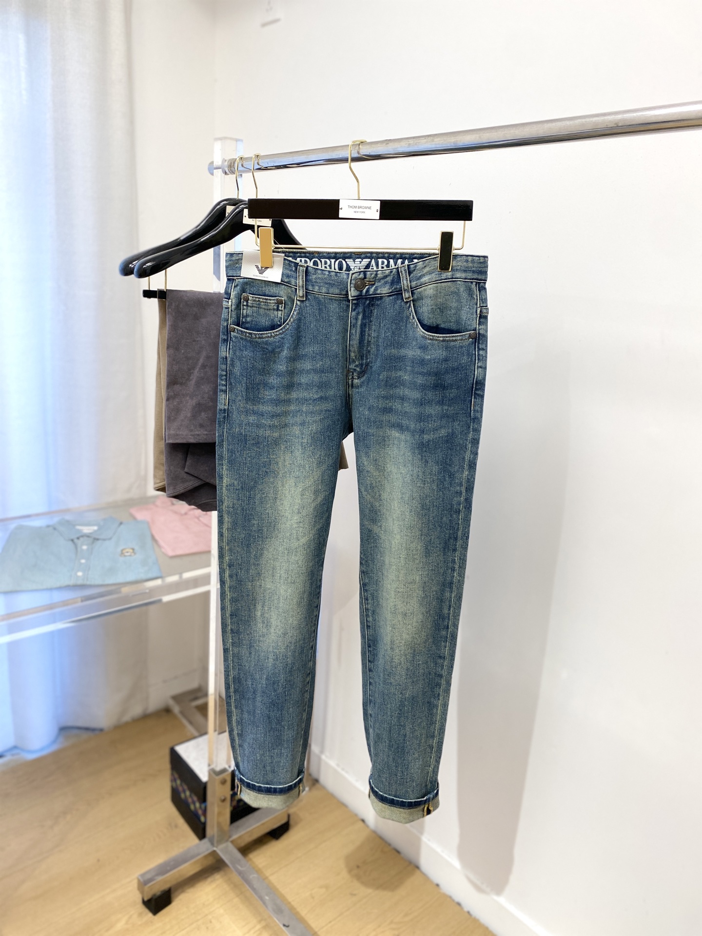2025 Latest Single-Handed Water-Washed Jeans with Original Fabrics and Hardware - 图片 2