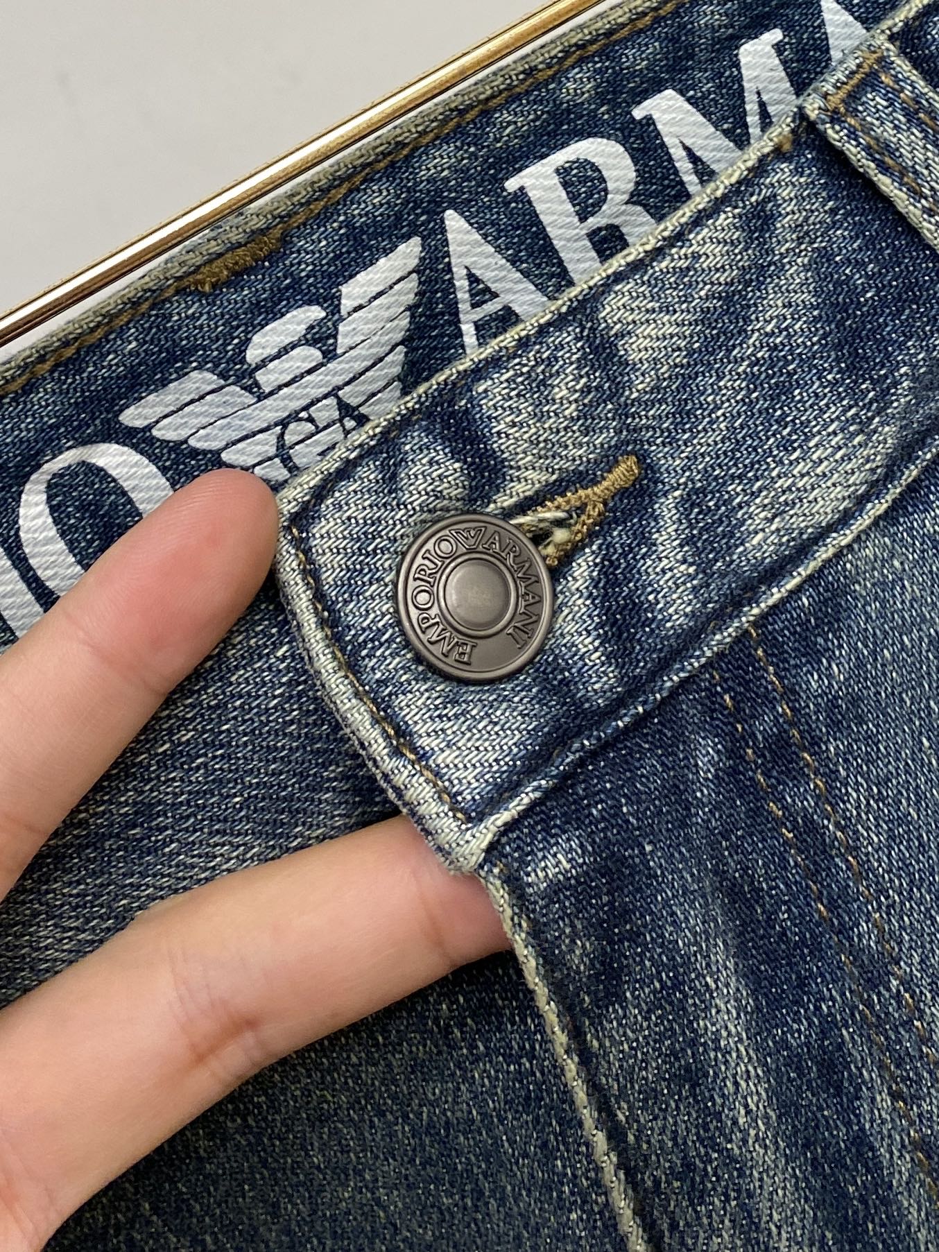 2025 Latest Single-Handed Water-Washed Jeans with Original Fabrics and Hardware - 图片 6