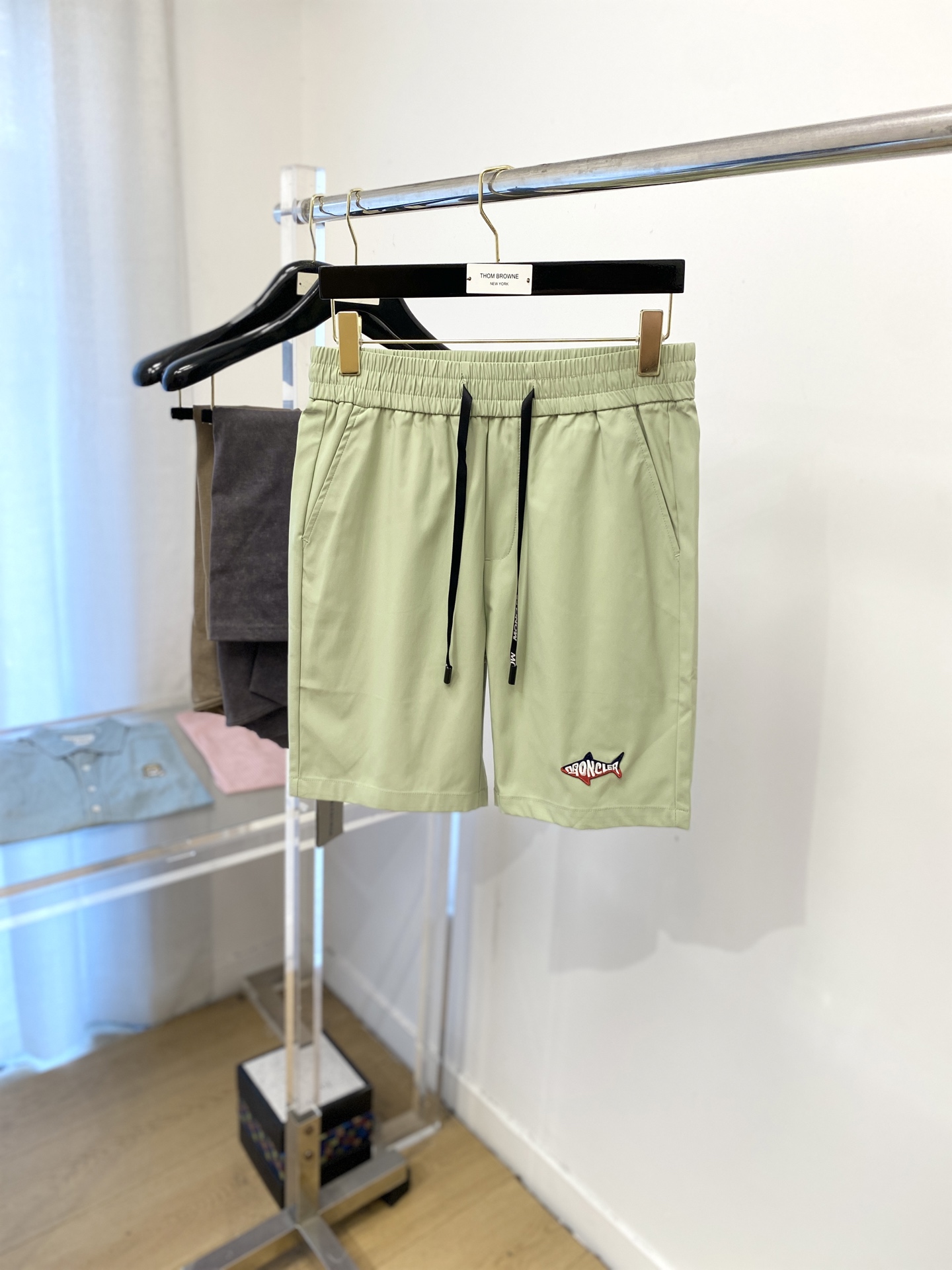 NO:461026,The 2025 hot casual shorts are very elastic and slimming. They are simple and versatile. They are finely made and can be seen with care. They are so popular that they can be seen with great care. Many celebrities and internet celebrities love each one. They lengthen their body proportions!  Micro-spin ^_^Comfortable fabric Details M-3XL, Moncler, shorts, alexander wang19860909蒙口、2025爆款休闲短裤 高弹显瘦必爆简约百搭爆款,做工精细,每一针都看得到用心,超多明星网红最爱 拉长身材比例哦！微弹 ^_^舒适面料 细节体码数M-3XL,,Moncler,shorts,alexander wang,Men's clothing