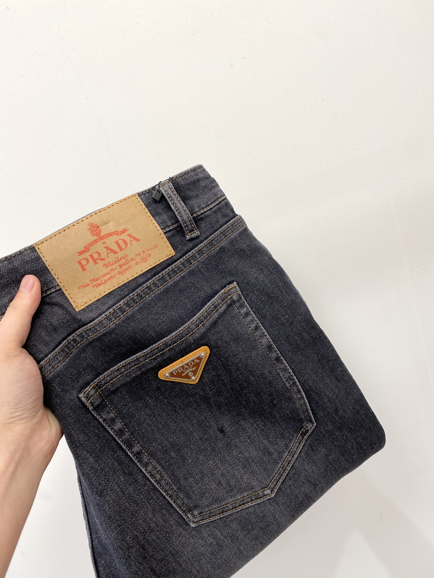 NO:467329,Prada, 2025 latest products, special counters are available at the same time, original singles, washable casual jeans, imported original washable elastic fabric, comfortable and elastic, original hardware and auxiliary decorative logo, super positive style, extremely high grade, counter quality, fashionable and stylish upper body, 29-38, prada, jeans, alexander wang19860909普拉达、2025最新品,专柜同步有售,原单狠货,水洗休闲牛仔裤,进口原版水洗弹力面料,舒适有弹性,原版五金辅料装饰logo,版型超正,档次极高,专柜品质,上身时尚有型,码数29-38,,prada,jeans,alexander wang,Men's clothing