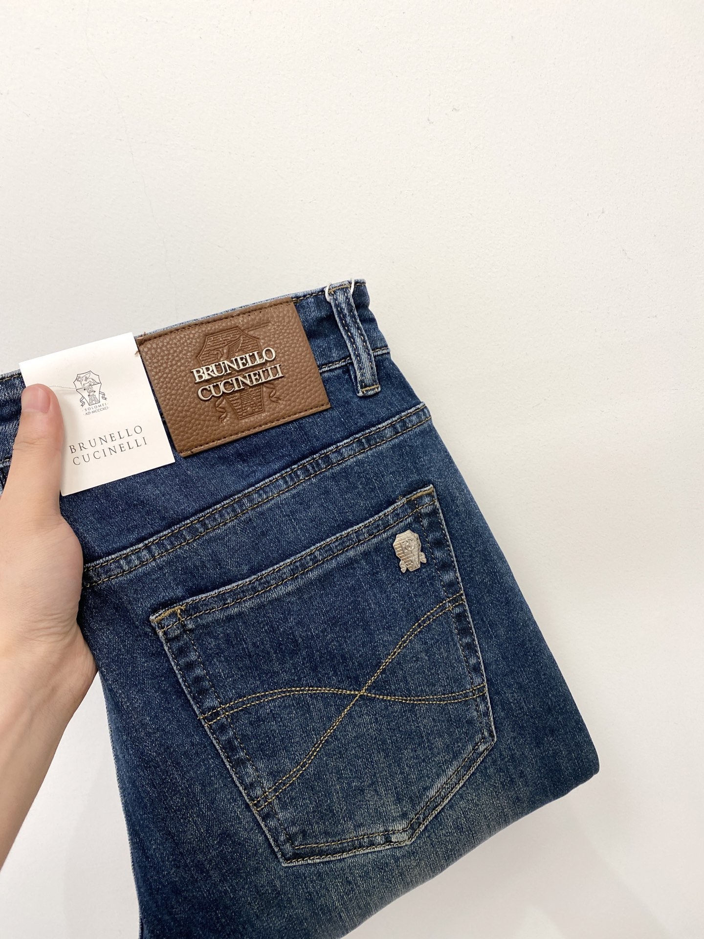 NO:467357,Brunello Cucinelli, the latest products in 2025, the counter is available at the same time, original single-purpose goods, washing casual jeans, imported original washing elastic fabric, comfortable and elastic, original hardware and auxiliary decorative logo, super positive style, extremely high grade, counter quality, fashionable and stylish upper body, 29-38, brunello cucinelli, jeans, alexander wang19860909Brunello Cucinelli、2025最新品,专柜同步有售,原单狠货,水洗休闲牛仔裤,进口原版水洗弹力面料,舒适有弹性,原版五金辅料装饰logo,版型超正,档次极高,专柜品质,上身时尚有型,码数29-38,,brunello cucinelli,jeans,alexander wang,Men's clothing