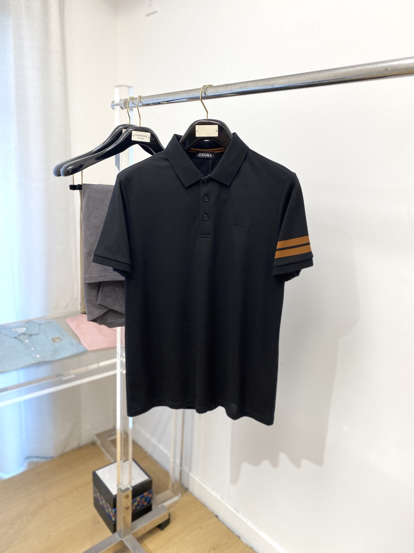 NO:489728,Zenia, 2025 new short-sleeved T-shirt, handsome and fashionable, exquisite embroidered letter logo on the chest, simple and versatile style. Fabric cotton is not only crisp, maintains a fashionable silhouette, but also comfortable to wear, and the yarn is more delicate, the number M-3XL, zegna, T-shirt, tees, t-shirt, alexander wang19860909杰尼亚、2025新品短袖T恤,帅气时尚,胸前精致刺绣字母logo,简约百搭款.面料棉 不仅挺括,保持潮流的廓形,又穿着舒适,纱织更细腻,码数M-3XL,,zegna,T-shirt,tees，t-shirt,alexander wang,Men's clothing