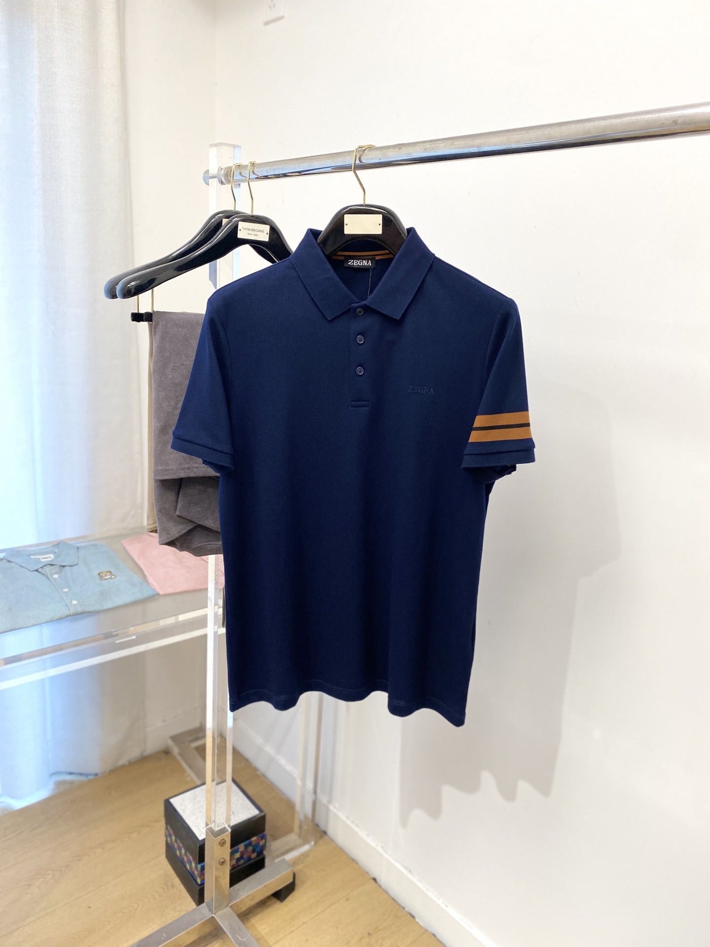 NO:460992,Zenia, 2025 new short-sleeved T-shirt, handsome and fashionable, exquisite embroidered letter logo on the chest, simple and versatile style. Fabric cotton is not only crisp, maintains a fashionable silhouette, but also comfortable to wear, and the yarn is more delicate, the number M-3XL, zegna, T-shirt, tees, t-shirt, alexander wang19860909杰尼亚、2025新品短袖T恤,帅气时尚,胸前精致刺绣字母logo,简约百搭款.面料棉 不仅挺括,保持潮流的廓形,又穿着舒适,纱织更细腻,码数M-3XL,,zegna,T-shirt,tees，t-shirt,alexander wang,Men's clothing