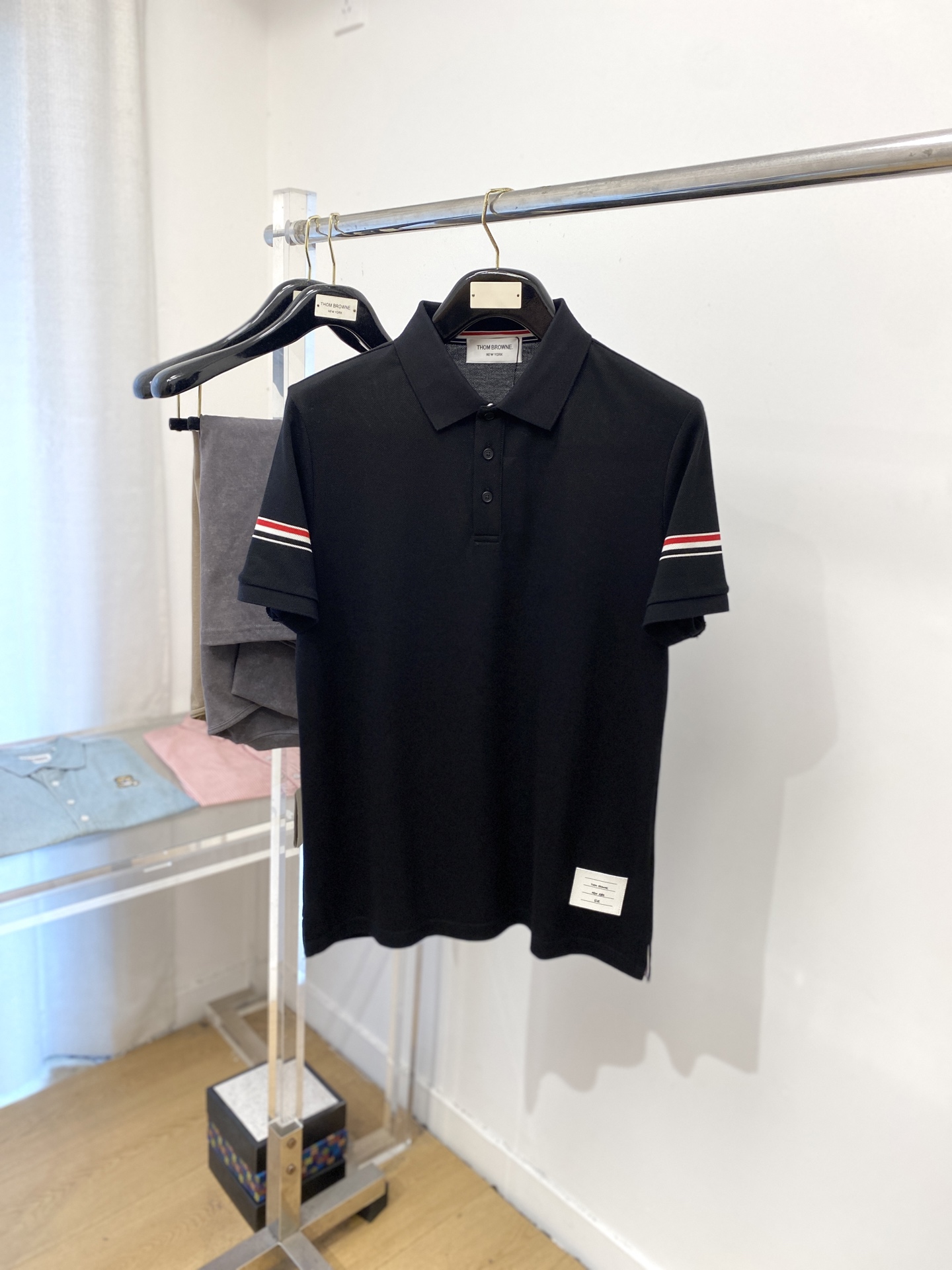 NO:489722,TB, 2025 new short-sleeved T-shirt, handsome and fashionable, embroidered webbing letter logo under the clothes, simple and versatile style. The fabric cotton is not only crisp, maintains the trendy silhouette, and is also comfortable to wear, and the yarn is more delicate, the number M-3XL, T-shirt,tees, t-shirt,alexander wang19860909TB、2025新品短袖T恤,帅气时尚,衣下刺绣织带字母logo,简约百搭款.面料棉 不仅挺括,保持潮流的廓形,又穿着舒适,纱织更细腻,码数M-3XL,,T-shirt,tees，t-shirt,alexander wang,Men's clothing