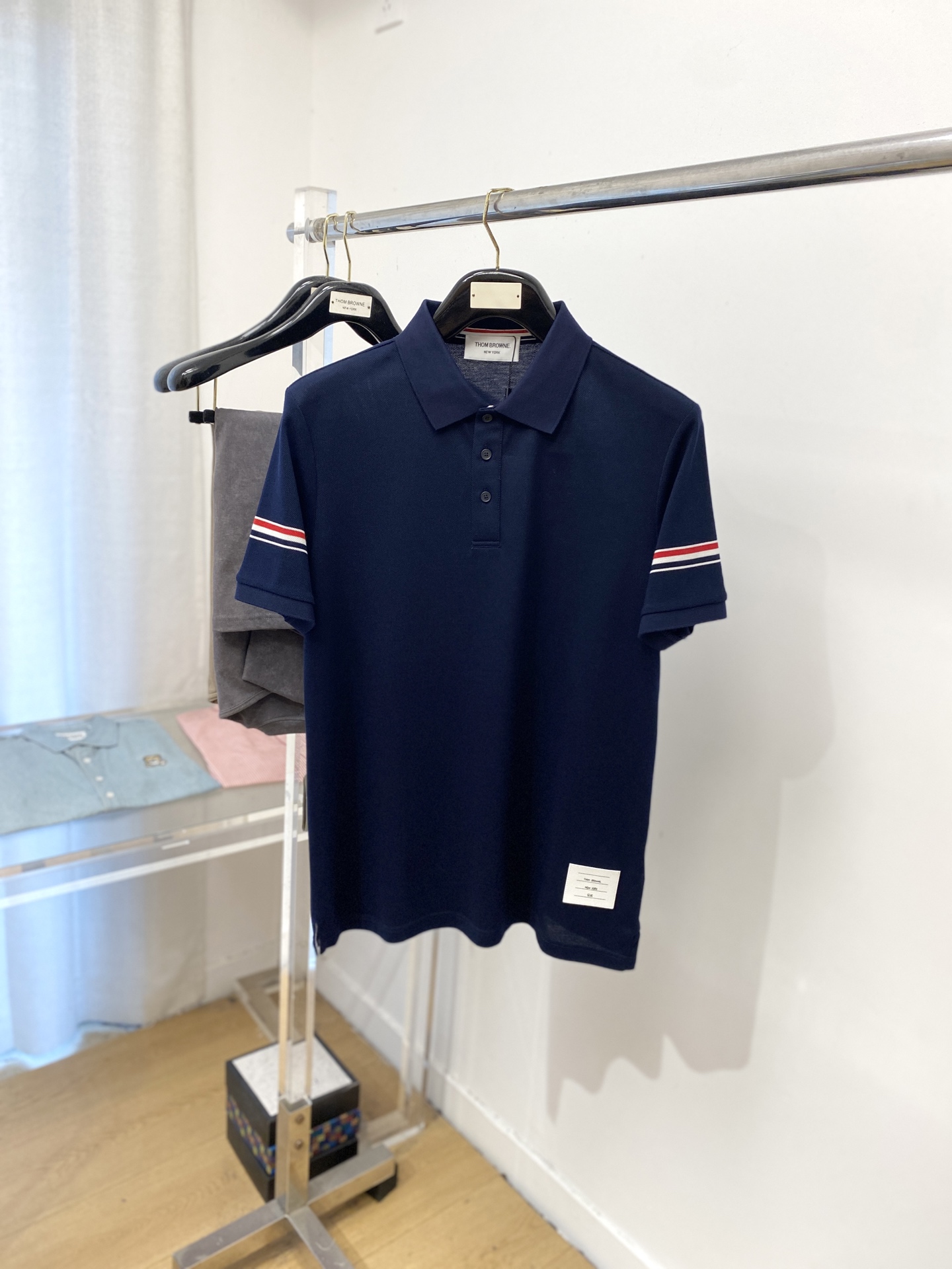 NO:461012,TB, 2025 new short-sleeved T-shirt, handsome and fashionable, embroidered webbing letter logo under the clothes, simple and versatile style. The fabric cotton is not only crisp, maintains the trendy silhouette, but also comfortable to wear, and the yarn is more delicate, the number M-3XL, T-shirt,tees, t-shirt,alexander wang19860909TB、2025新品短袖T恤,帅气时尚,衣下刺绣织带字母logo,简约百搭款.面料棉 不仅挺括,保持潮流的廓形,又穿着舒适,纱织更细腻,码数M-3XL,,T-shirt,tees，t-shirt,alexander wang,Men's clothing