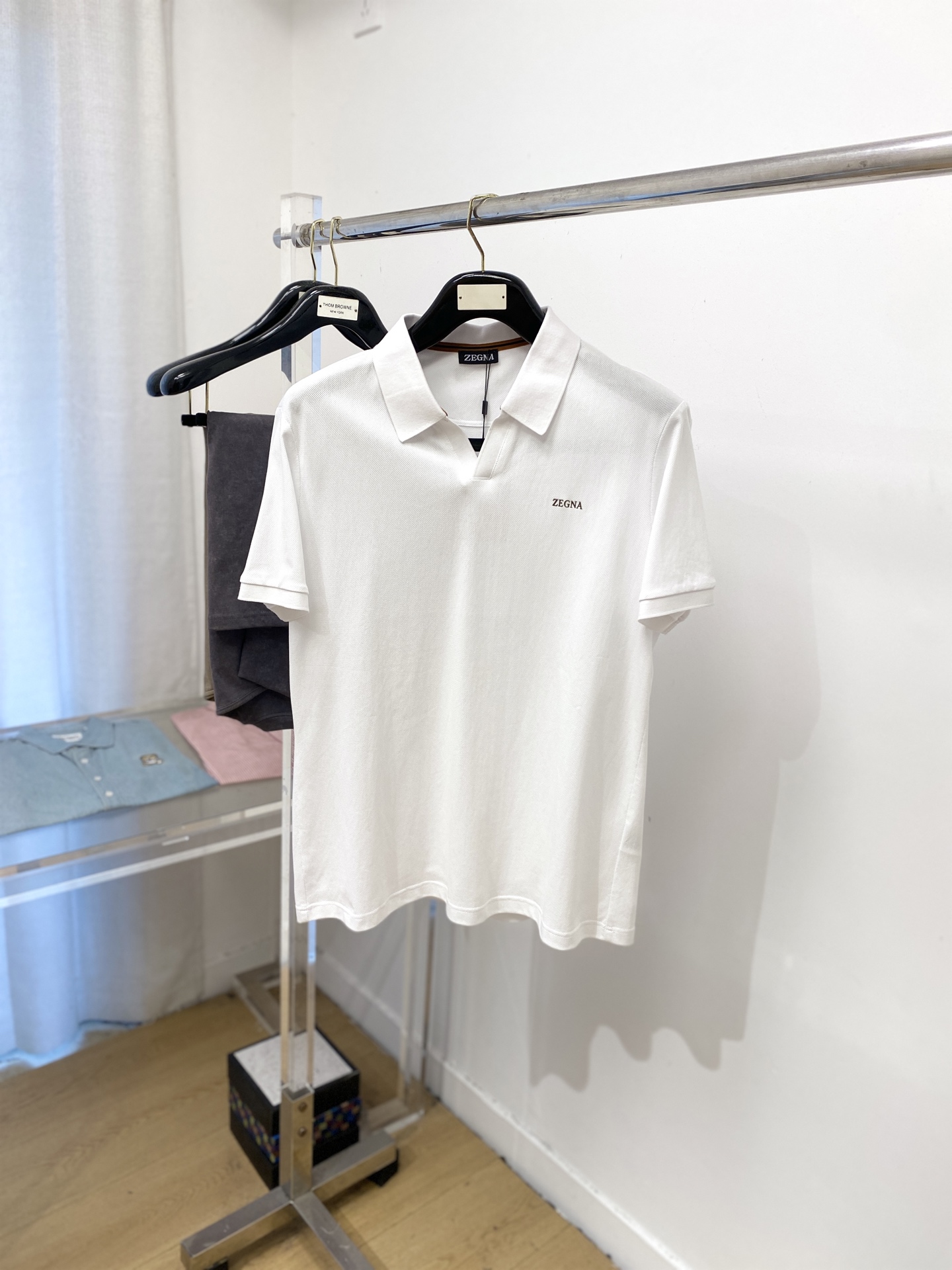 NO:489700,Zenia, 2025 new short-sleeved T-shirt, handsome and fashionable, top-grade printed letter logo on the chest, simple and versatile style. Fabric cotton is not only crisp, maintains the trendy silhouette, but also comfortable to wear, and the yarn is more delicate, the number M-3XL, zegna, T-shirt, tees, t-shirt, alexander wang19860909杰尼亚、2025新品短袖T恤,帅气时尚,胸前顶级印胶字母logo,简约百搭款.面料棉 不仅挺括,保持潮流的廓形,又穿着舒适,纱织更细腻,码数M-3XL,,zegna,T-shirt,tees，t-shirt,alexander wang,Men's clothing