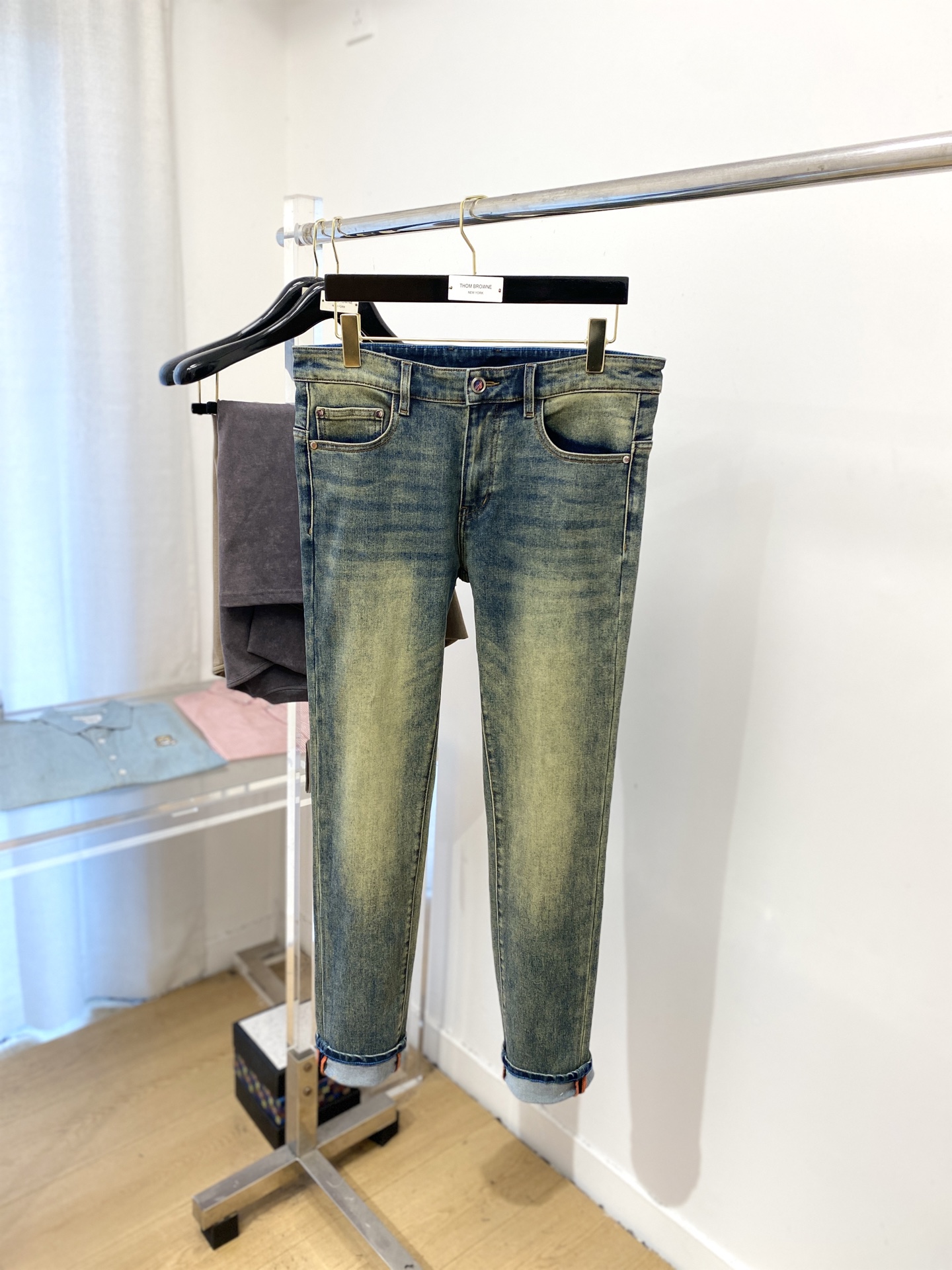 “Monk 2025: Synchronized Sale of Original Water-Washing Jeans with Comfort and Style” - 图片 2