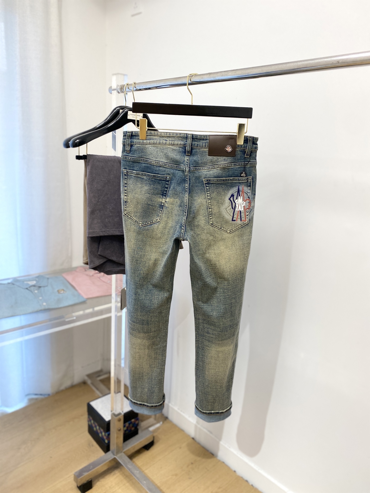 2025 Monk Cabinet Sale: Original Water-Wash Jeans with Comfort, Elasticity, and Hardware Decorations - 图片 9
