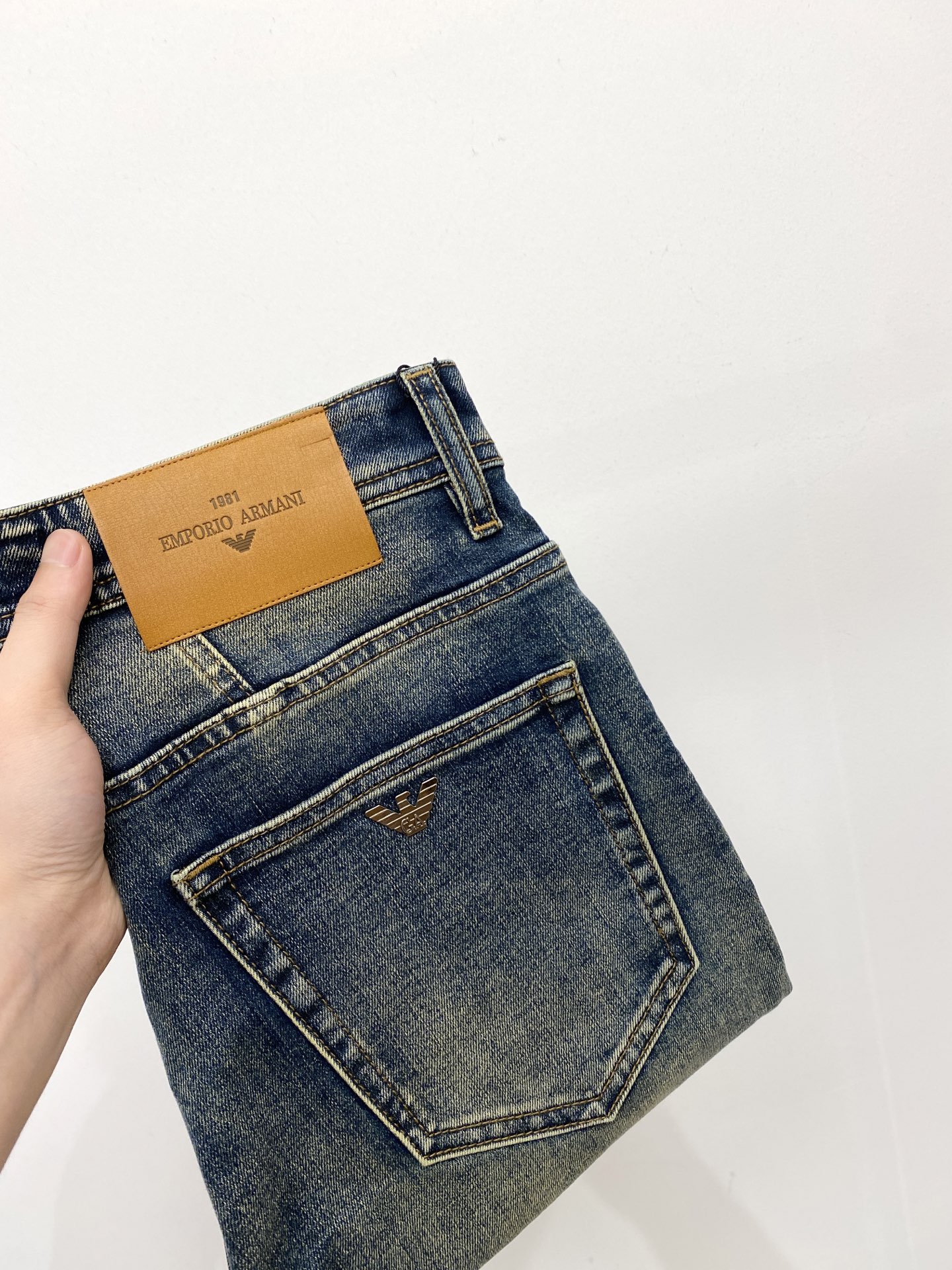 Amani 2025 Latest Products: Synchronized Cabinets, Water-Washing Jeans, Top Quality and Style - 图片 1