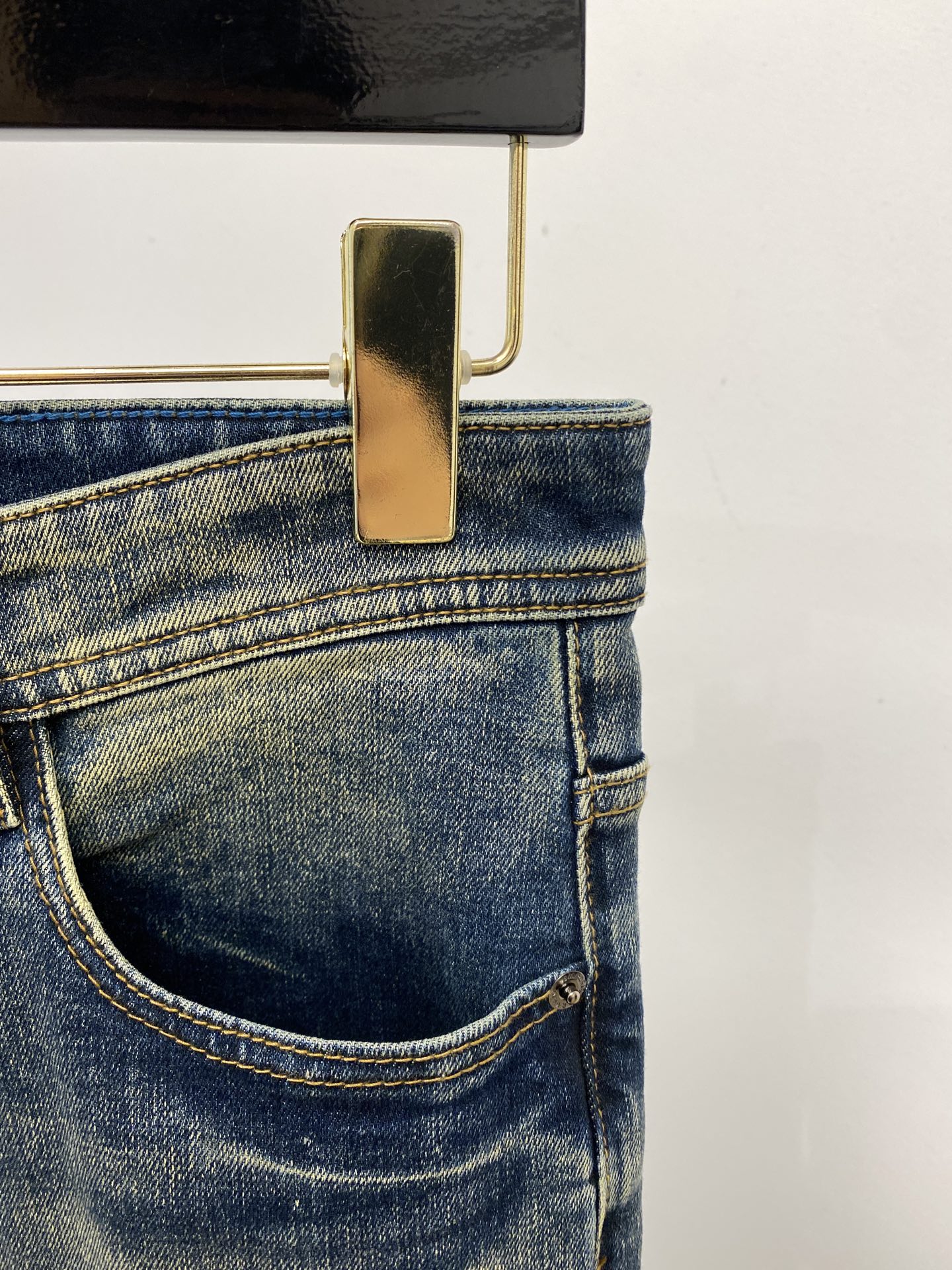 Amani 2025 Latest Products: Synchronized Cabinets, Water-Washing Jeans, Top Quality and Style - 图片 4