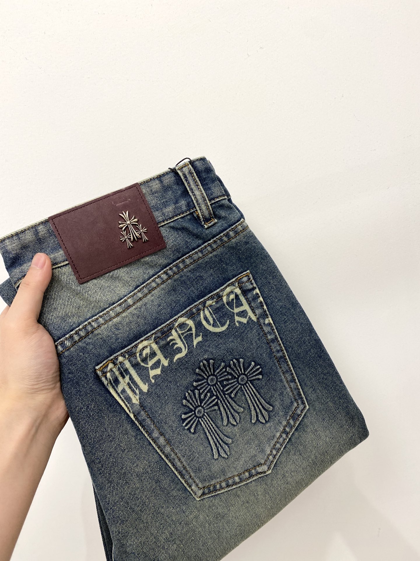 NO:460973,Croxin, 2025 latest products, special counters are available at the same time, original singles, washable casual jeans, imported original washable elastic fabric, comfortable and elastic, original hardware and auxiliary decorative logo, super positive style, extremely high grade, counter quality, fashionable and stylish upper body, 29-38, chrome hearts, jeans, alexander wang19860909克罗心、2025最新品,专柜同步有售,原单狠货,水洗休闲牛仔裤,进口原版水洗弹力面料,舒适有弹性,原版五金辅料装饰logo,版型超正,档次极高,专柜品质,上身时尚有型,码数29-38,,chrome hearts,jeans,alexander wang,Men's clothing