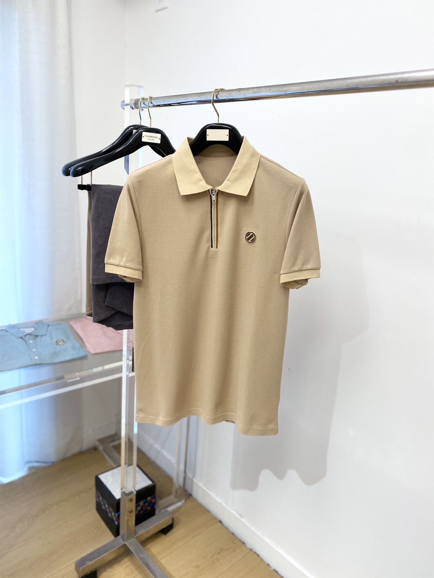 NO:458746,Zenia, 2025 new short-sleeved T-shirt, handsome and fashionable, chest embossed and offset logo, simple and versatile style. Fabric cotton is not only crisp, maintains the trendy silhouette, and is comfortable to wear, and the yarn is more delicate, the number M-3XL, loro piana, zegna, T-shirt, tees, t-shirt, alexander wang19860909杰尼亚、2025新品短袖T恤,帅气时尚,胸前凹凸印胶字母logo,简约百搭款.面料棉 不仅挺括,保持潮流的廓形,又穿着舒适,纱织更细腻,码数M-3XL,,loro piana,zegna,T-shirt,tees，t-shirt,alexander wang,Men's clothing