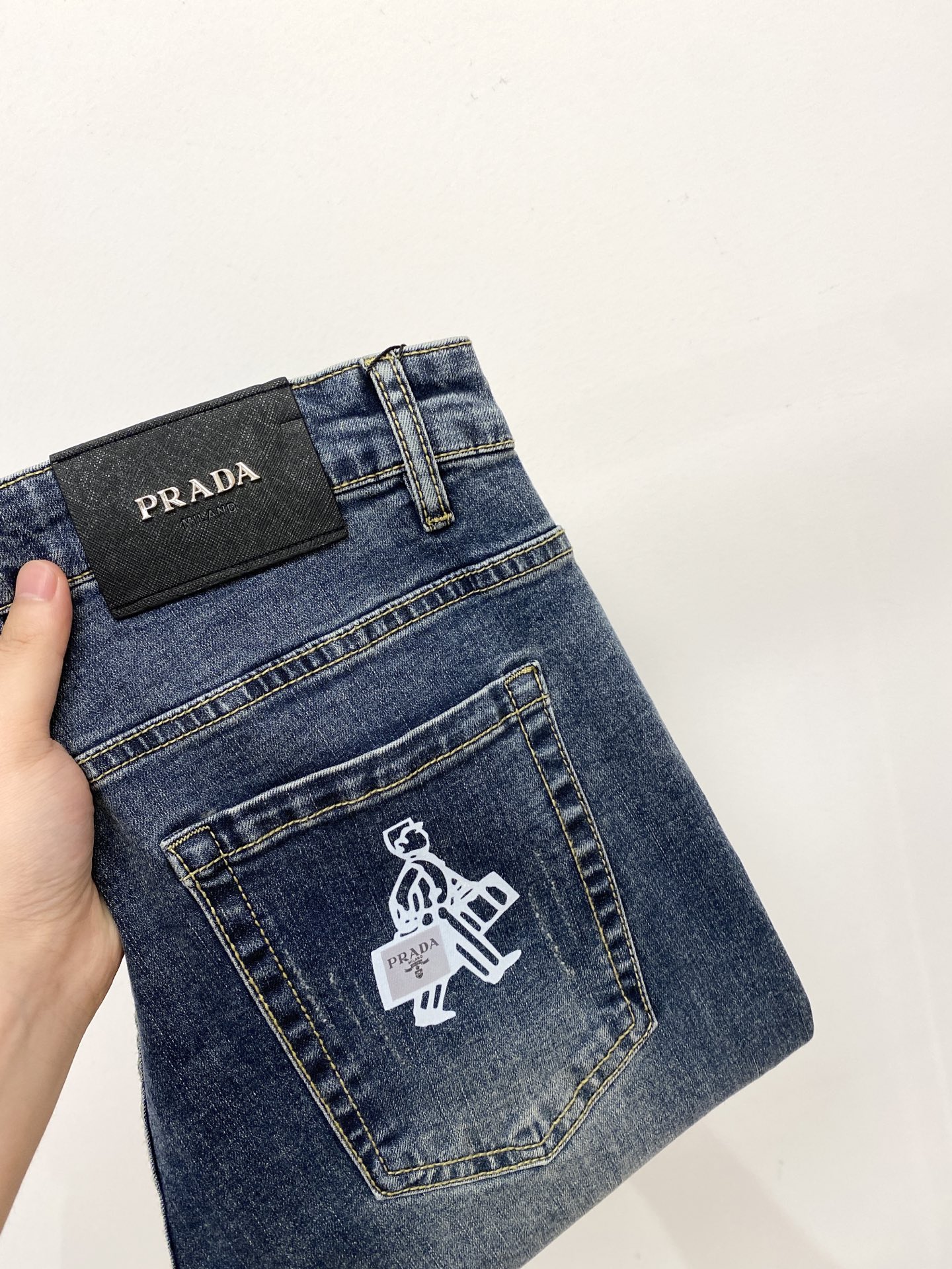 NO:458750,Prada, 2025 latest products, special counters are available at the same time, original singles, washable casual jeans, imported original washable elastic fabric, comfortable and elastic, original hardware and auxiliary decorative logo, super positive style, extremely high grade, counter quality, fashionable and stylish upper body, 29-38, prada, jeans, alexander wang19860909普拉达、2025最新品,专柜同步有售,原单狠货,水洗休闲牛仔裤,进口原版水洗弹力面料,舒适有弹性,原版五金辅料装饰logo,版型超正,档次极高,专柜品质,上身时尚有型,码数29-38,,prada,jeans,alexander wang,Men's clothing