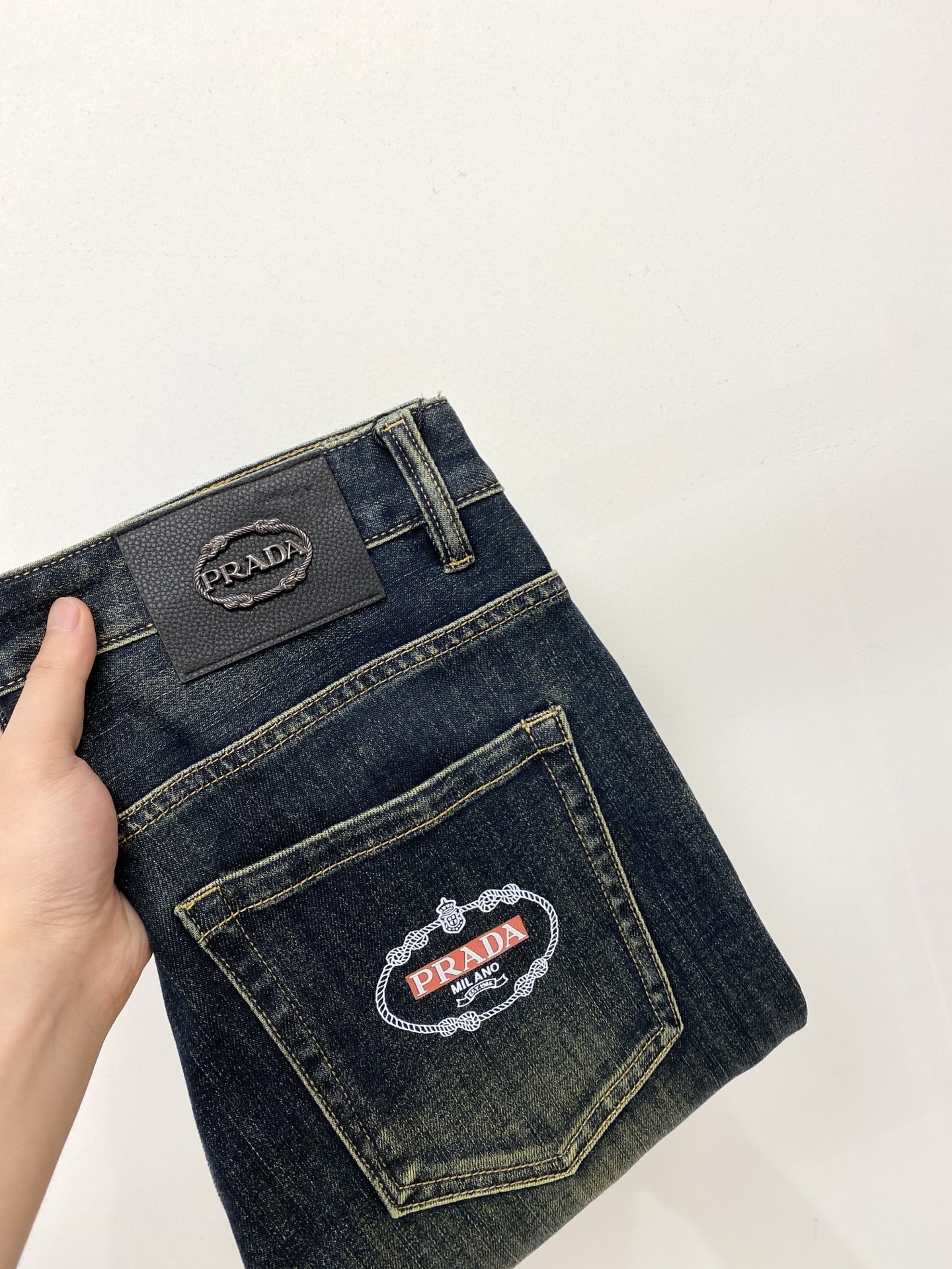 NO:458756,Prada, 2025 latest products, special counters are available at the same time, original singles, washable casual jeans, imported original washable elastic fabric, comfortable and elastic, original hardware and auxiliary decorative logo, super positive style, extremely high grade, counter quality, fashionable and stylish upper body, 29-38, prada, jeans, alexander wang19860909普拉达、2025最新品,专柜同步有售,原单狠货,水洗休闲牛仔裤,进口原版水洗弹力面料,舒适有弹性,原版五金辅料装饰logo,版型超正,档次极高,专柜品质,上身时尚有型,码数29-38,,prada,jeans,alexander wang,Men's clothing